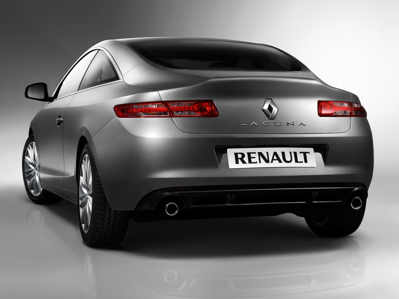 Зад Рено Лагуна обои