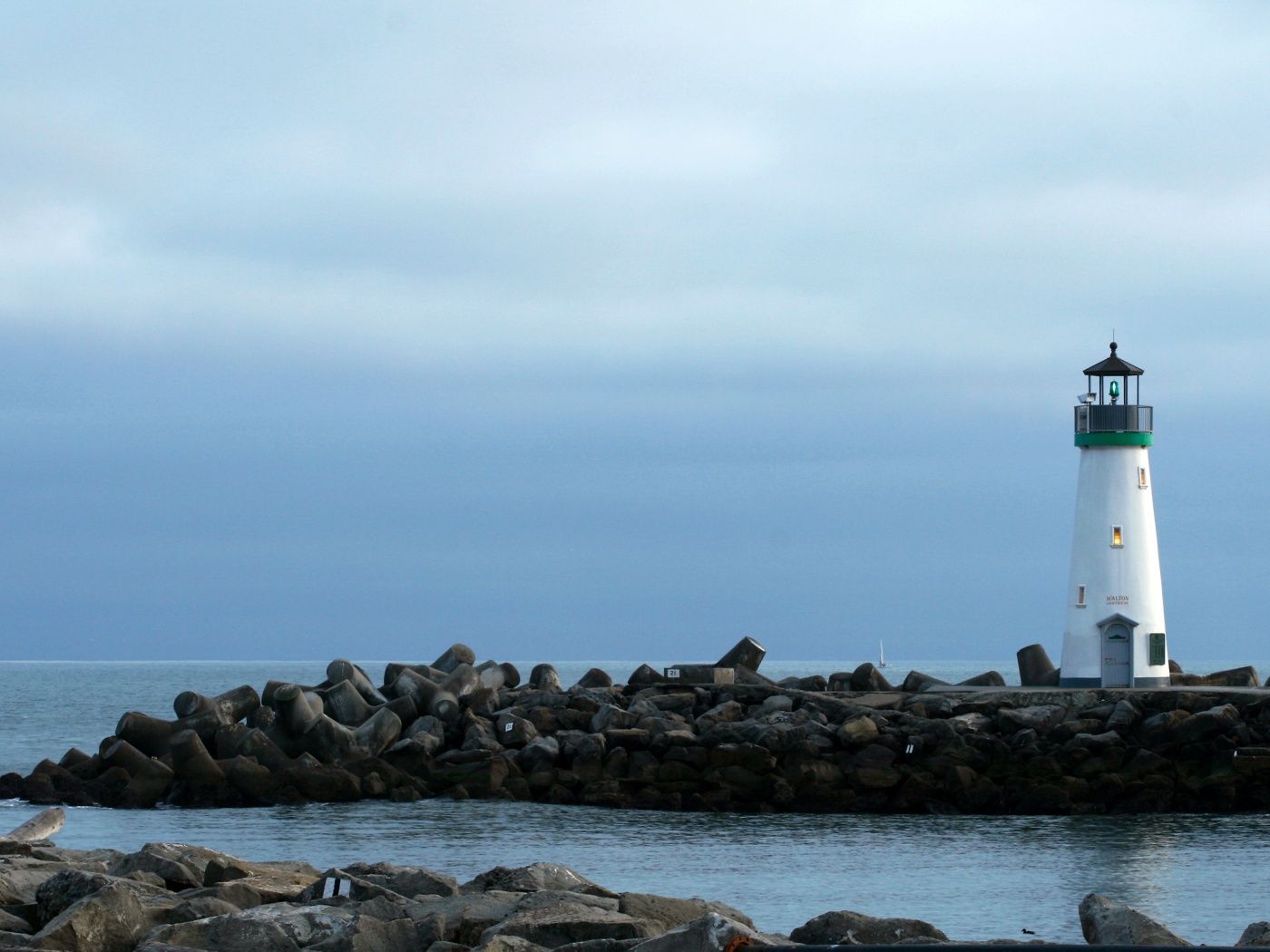 Маяк в порту Санта-Круз обои