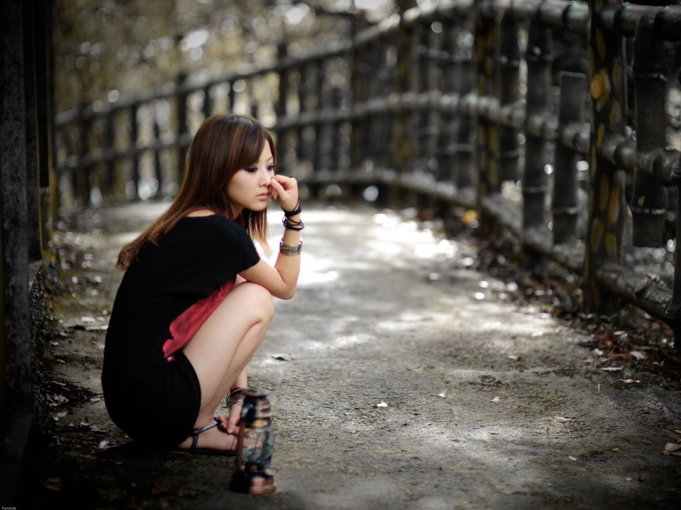 Грустная японская девушка обои