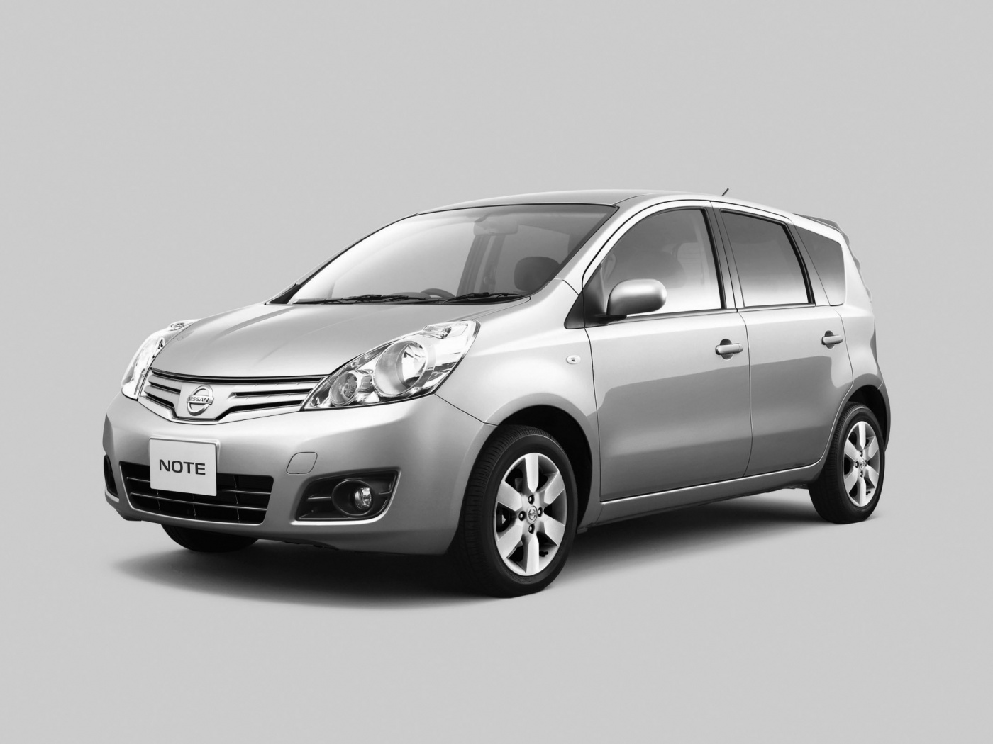 Nissan Note обои