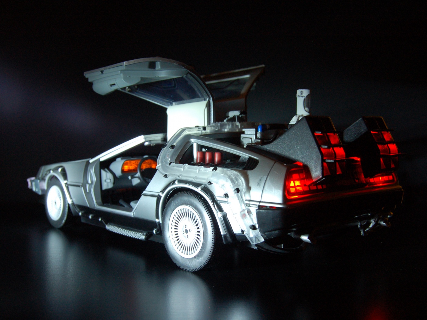 Фигурка делореана обои