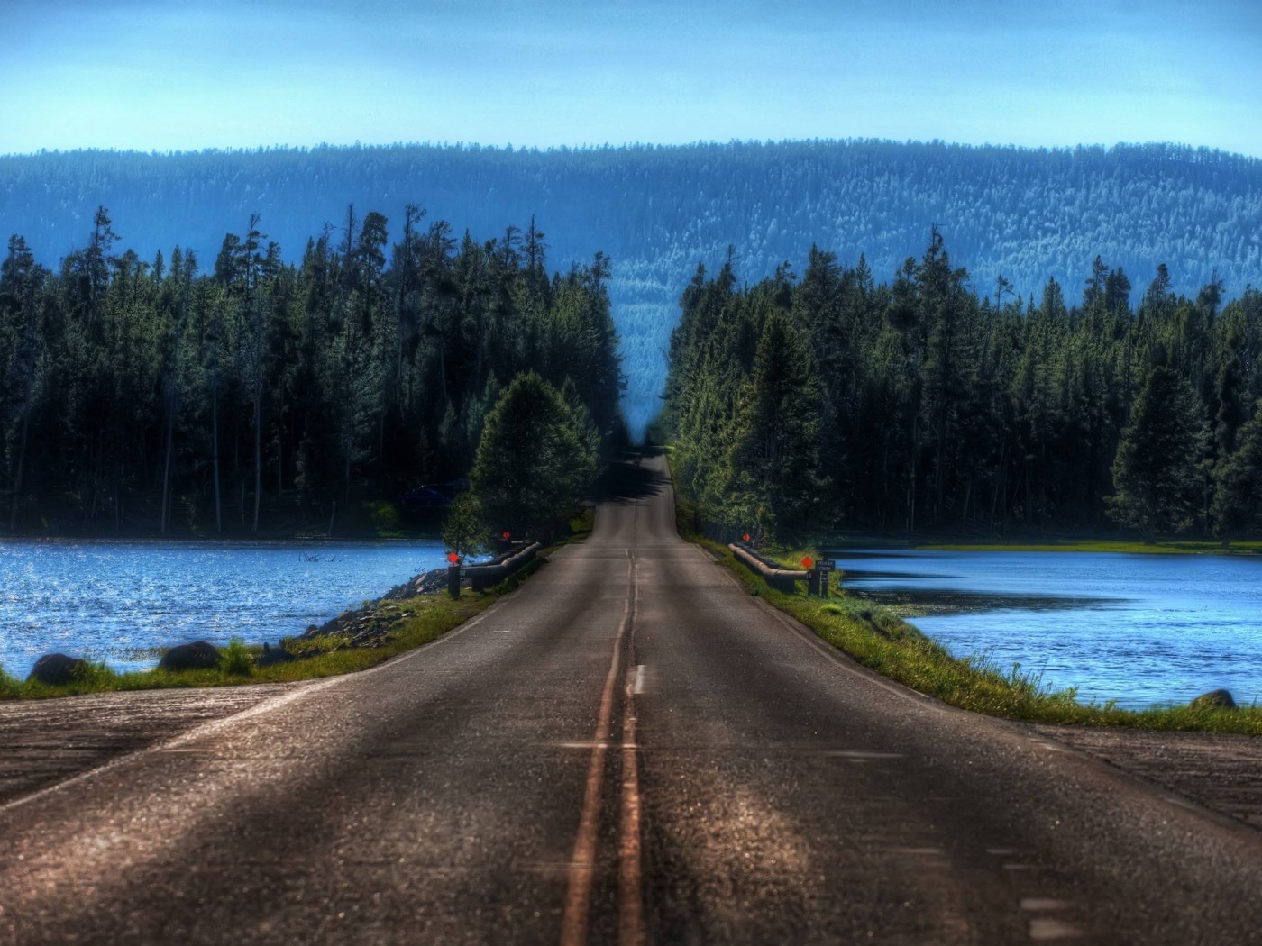 Дорога через озеро обои