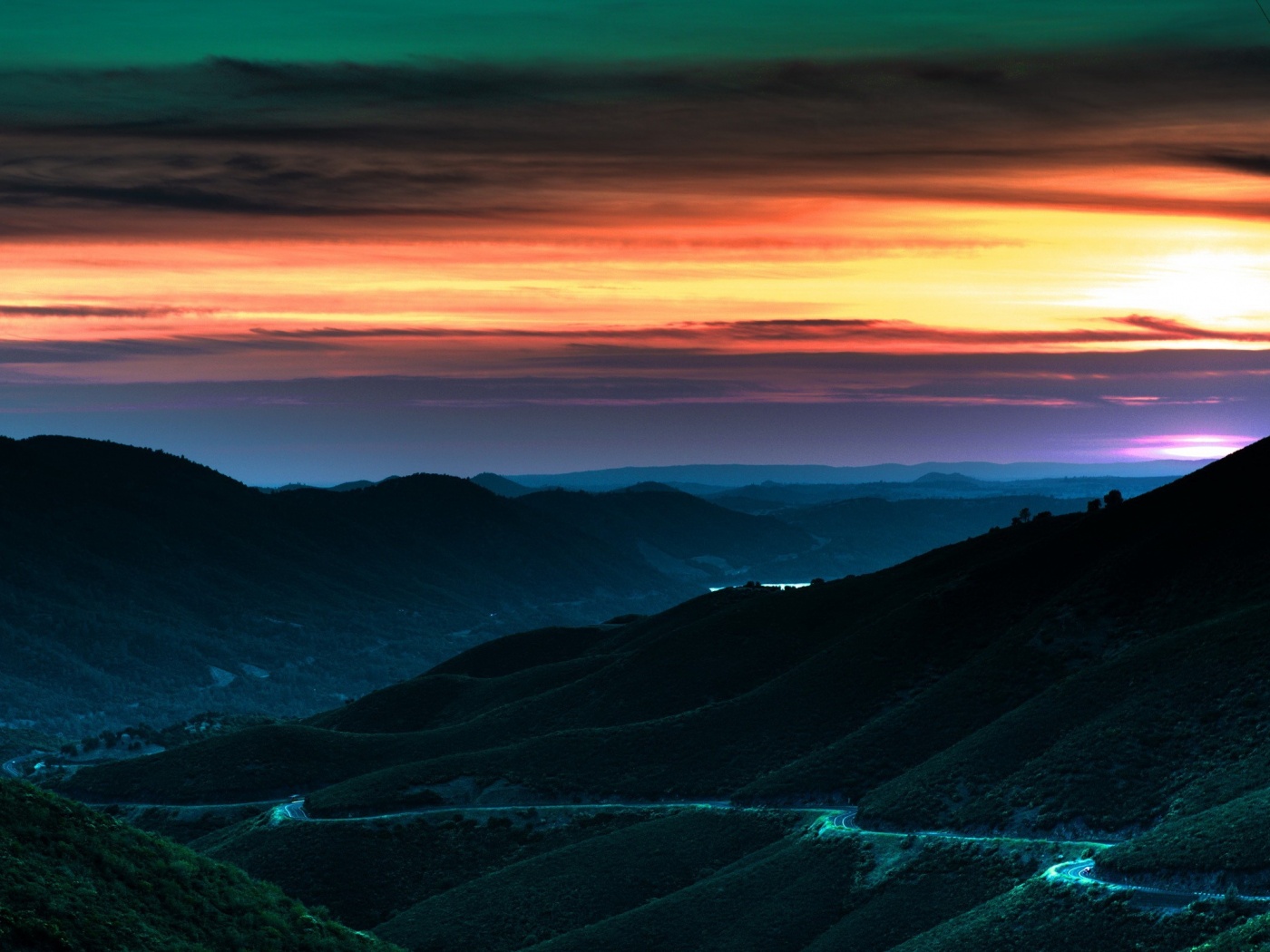Дорога спускается с гор в долину обои
