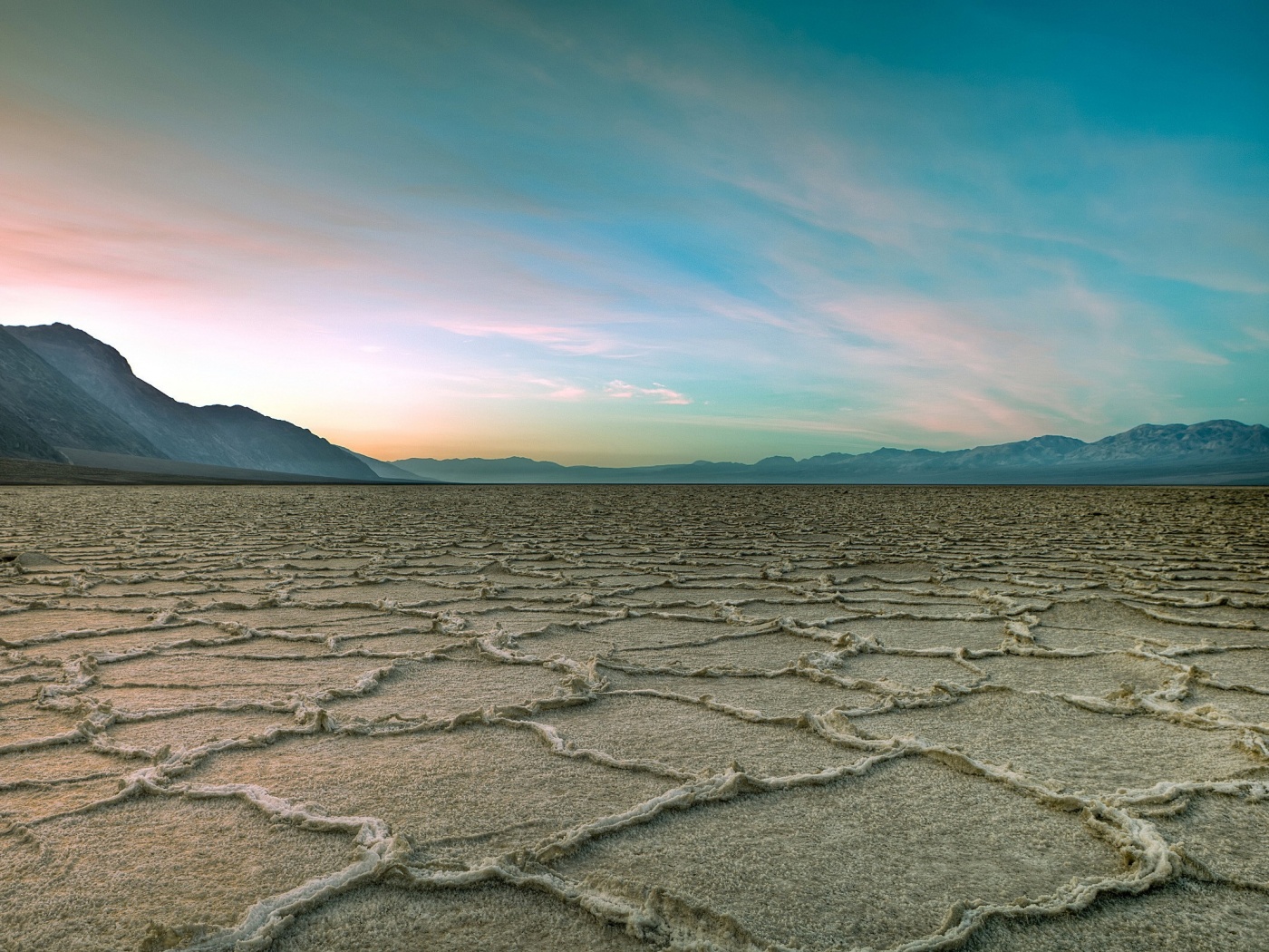 Высохшее пустынное озеро обои