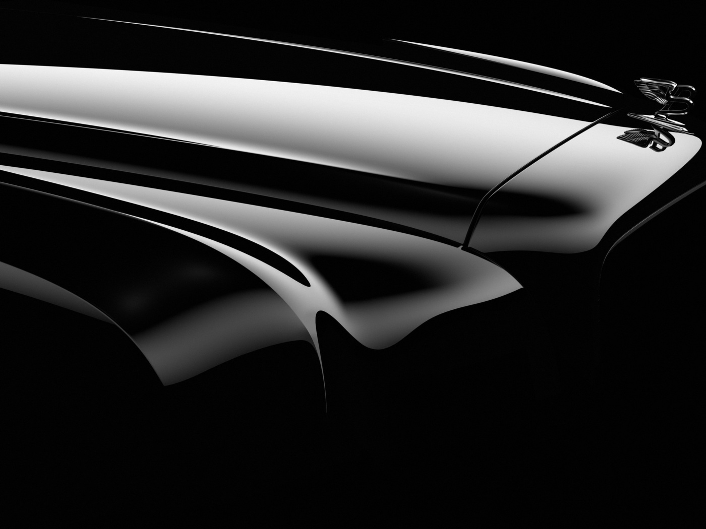 Капот чёрного авто обои