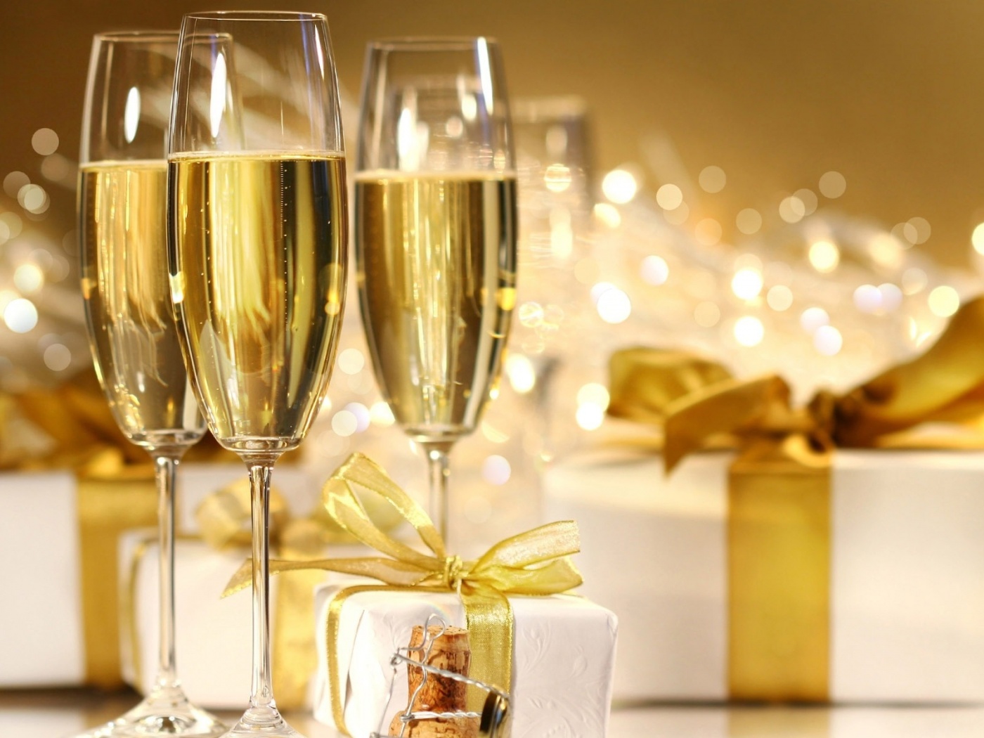 Бокалы с шампанским обои