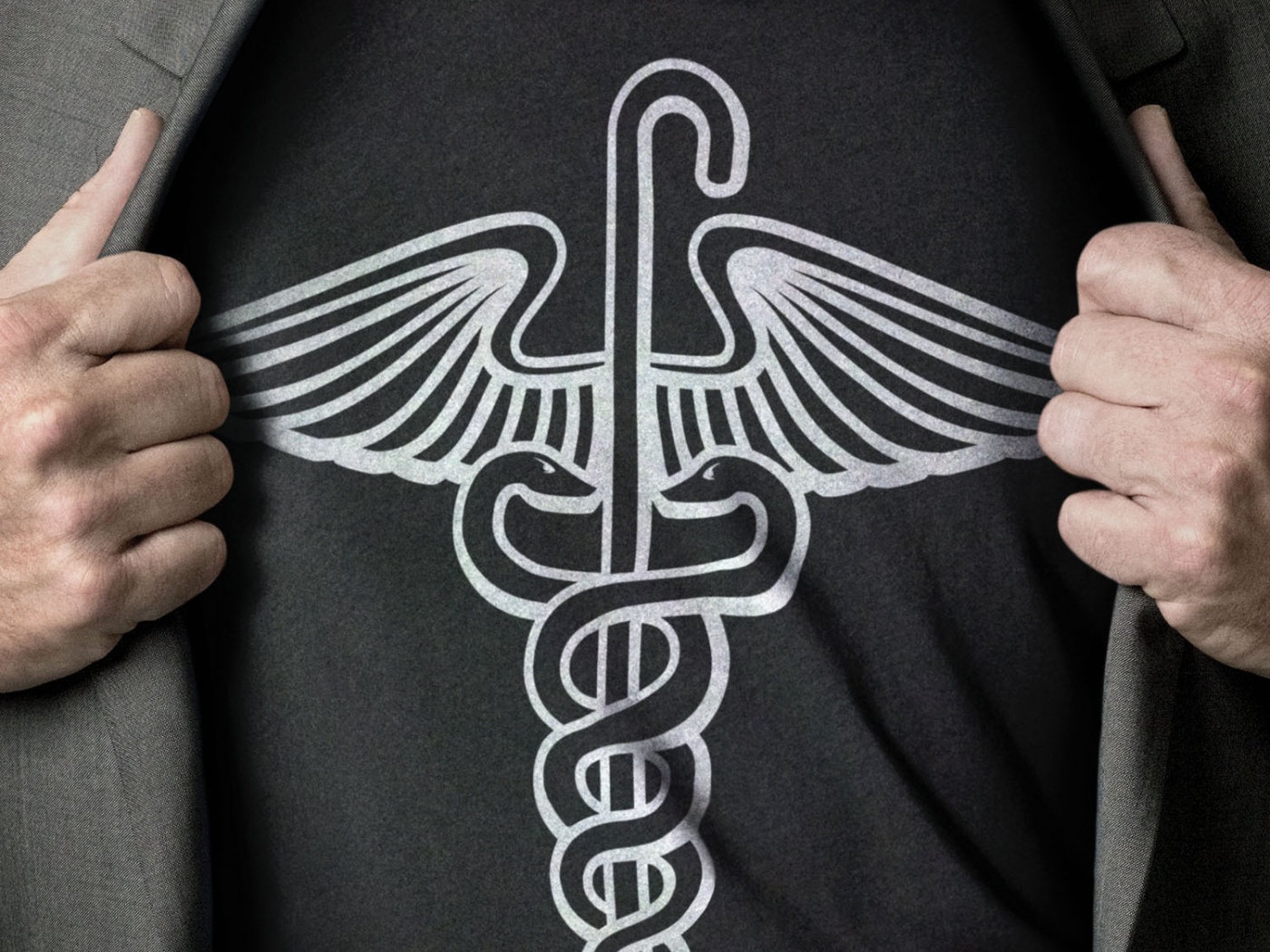 Футболка со змеями и тростью обои