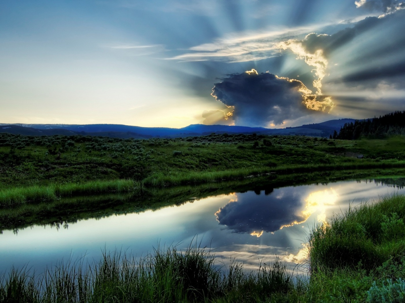 Облако над лугом обои