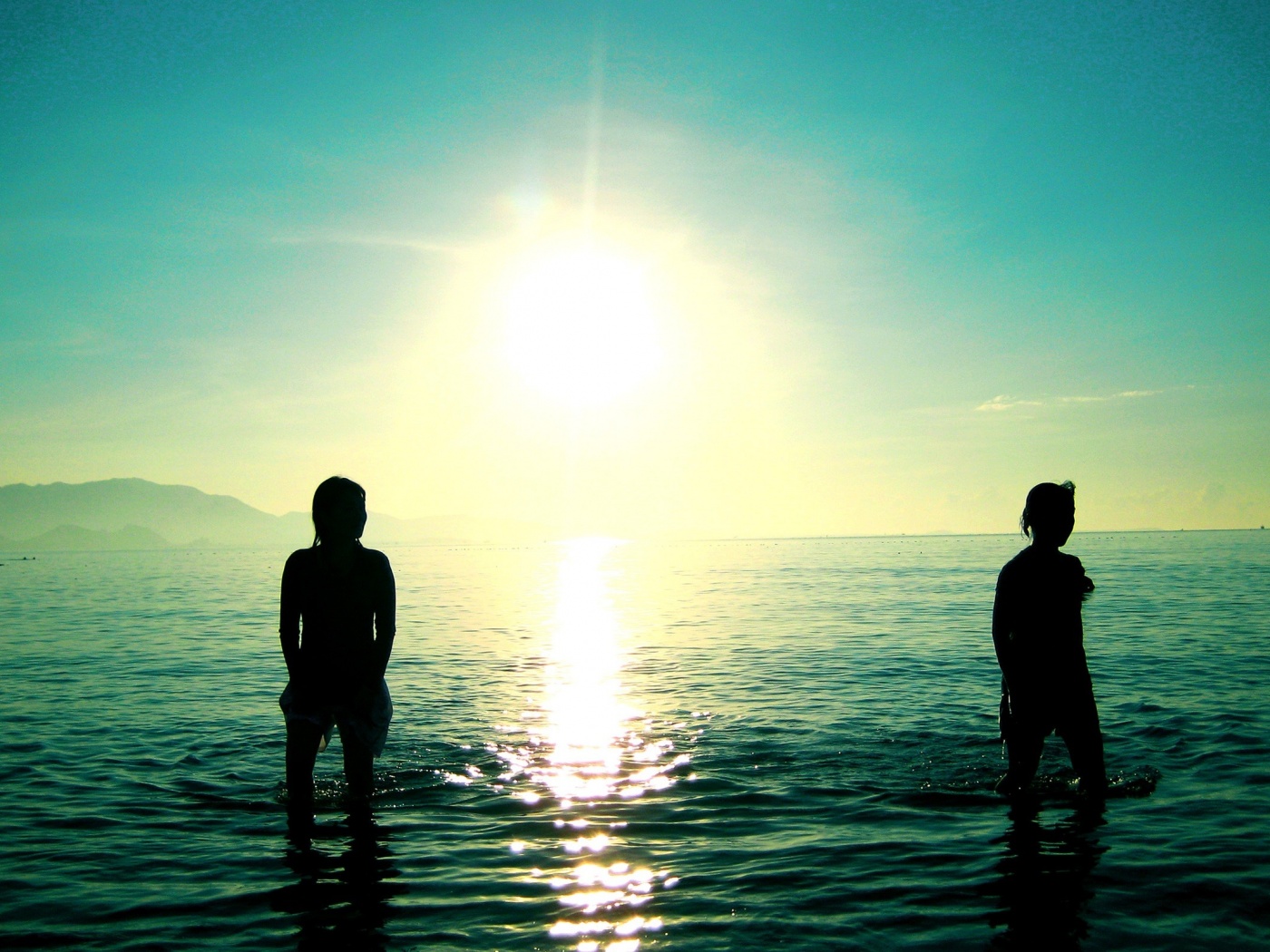 Море, солнце, девушки обои