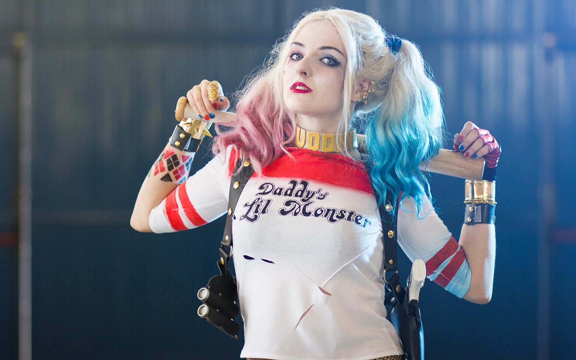 Daddy's lil monster обои