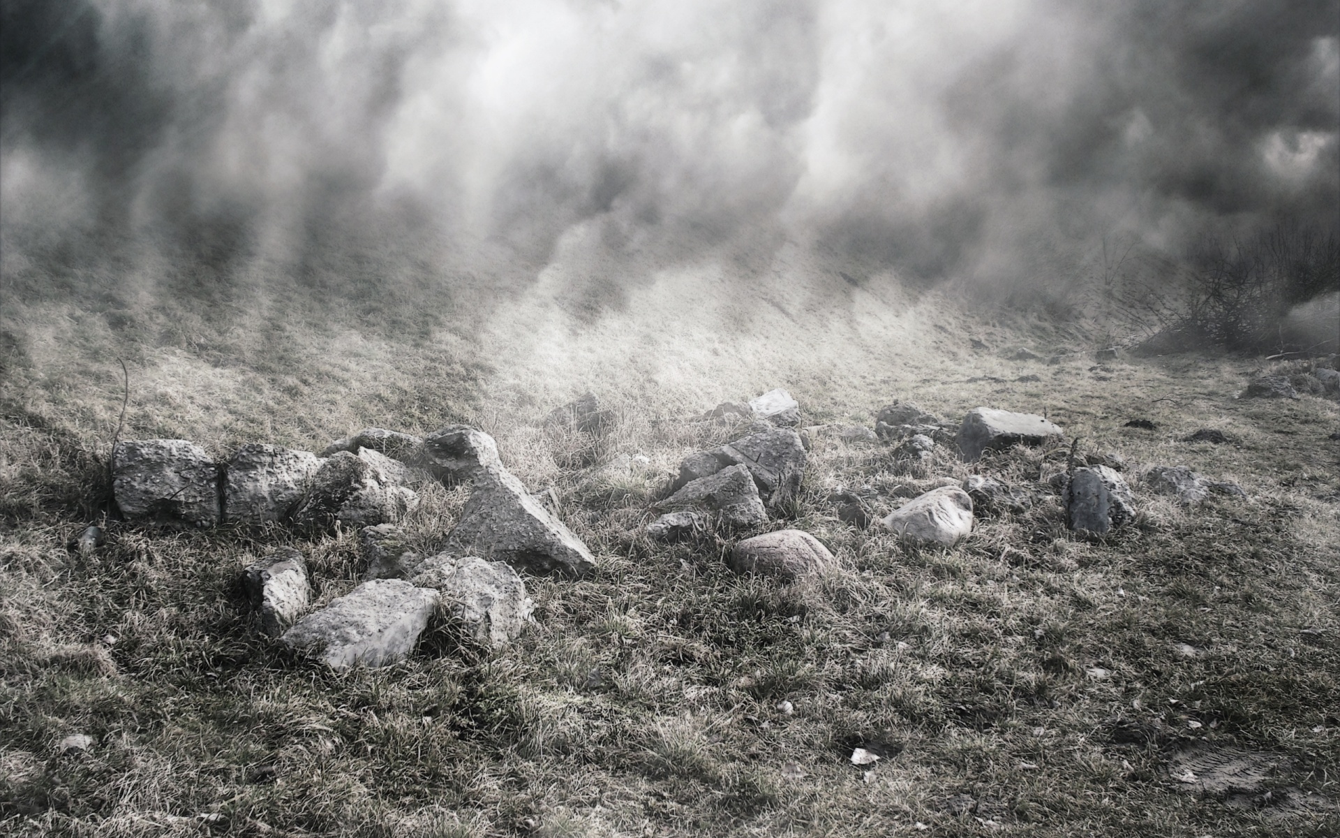 Камни под туманом обои