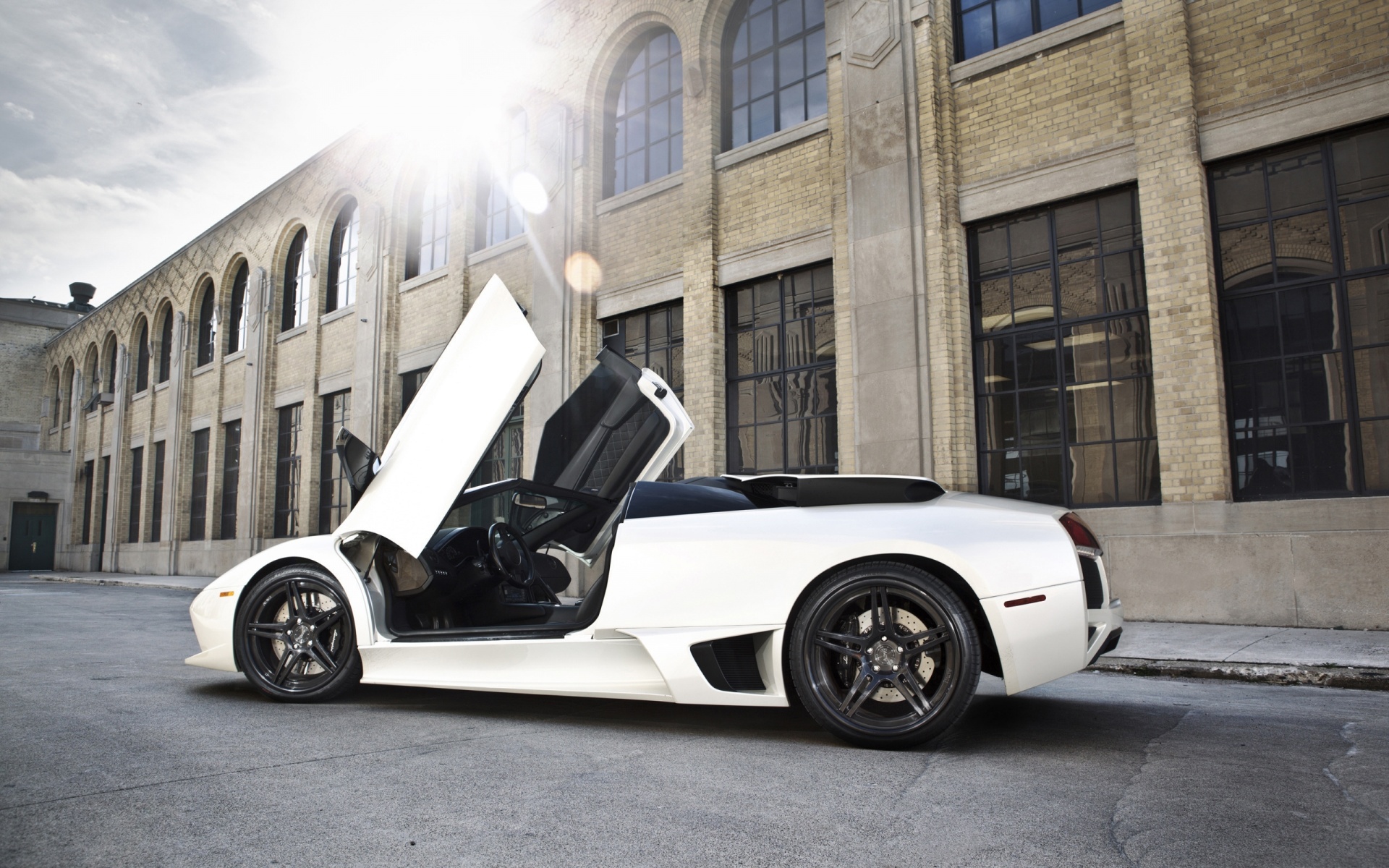 Белая Ламборгини Мурсьелаго обои