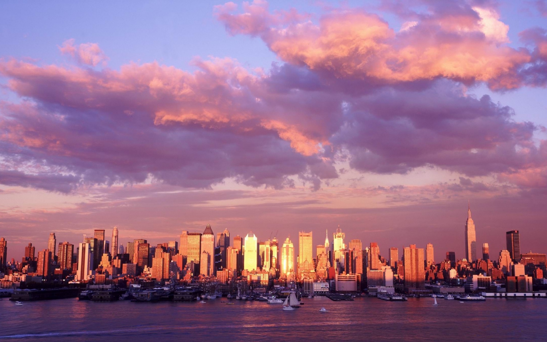 Панорама города на закате обои