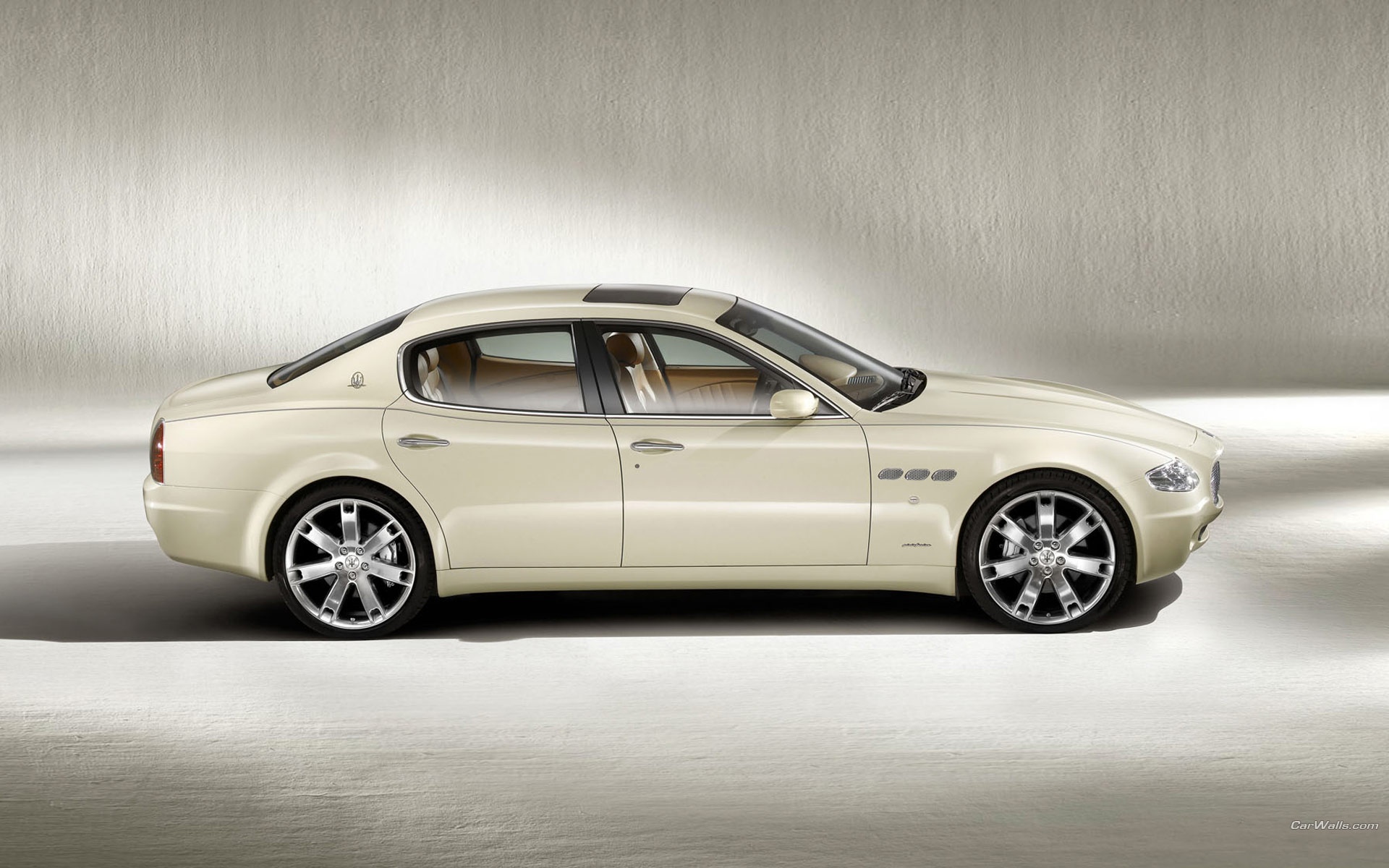 Maserati Quattroporte сбоку обои