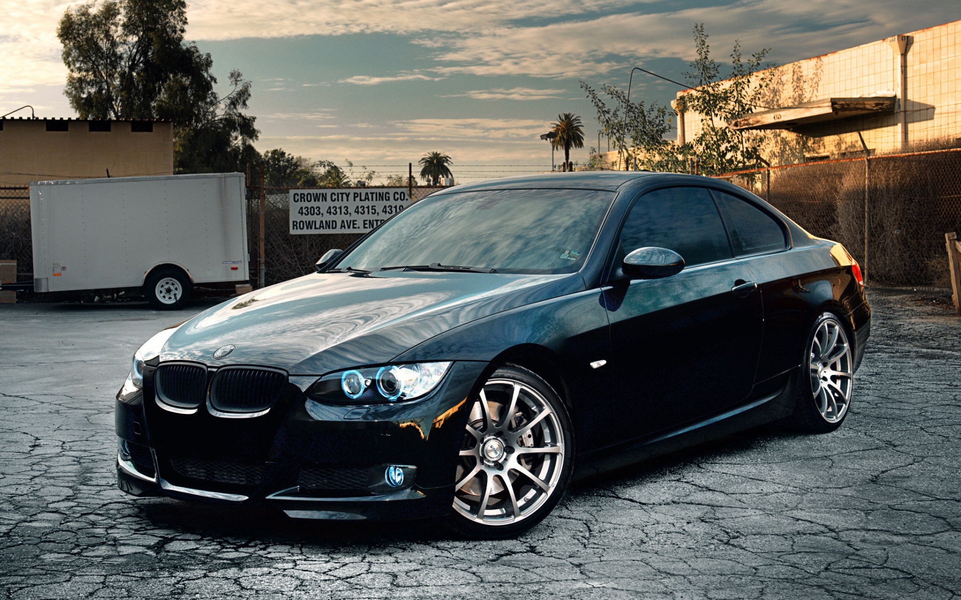 Чёрный БМВ обои