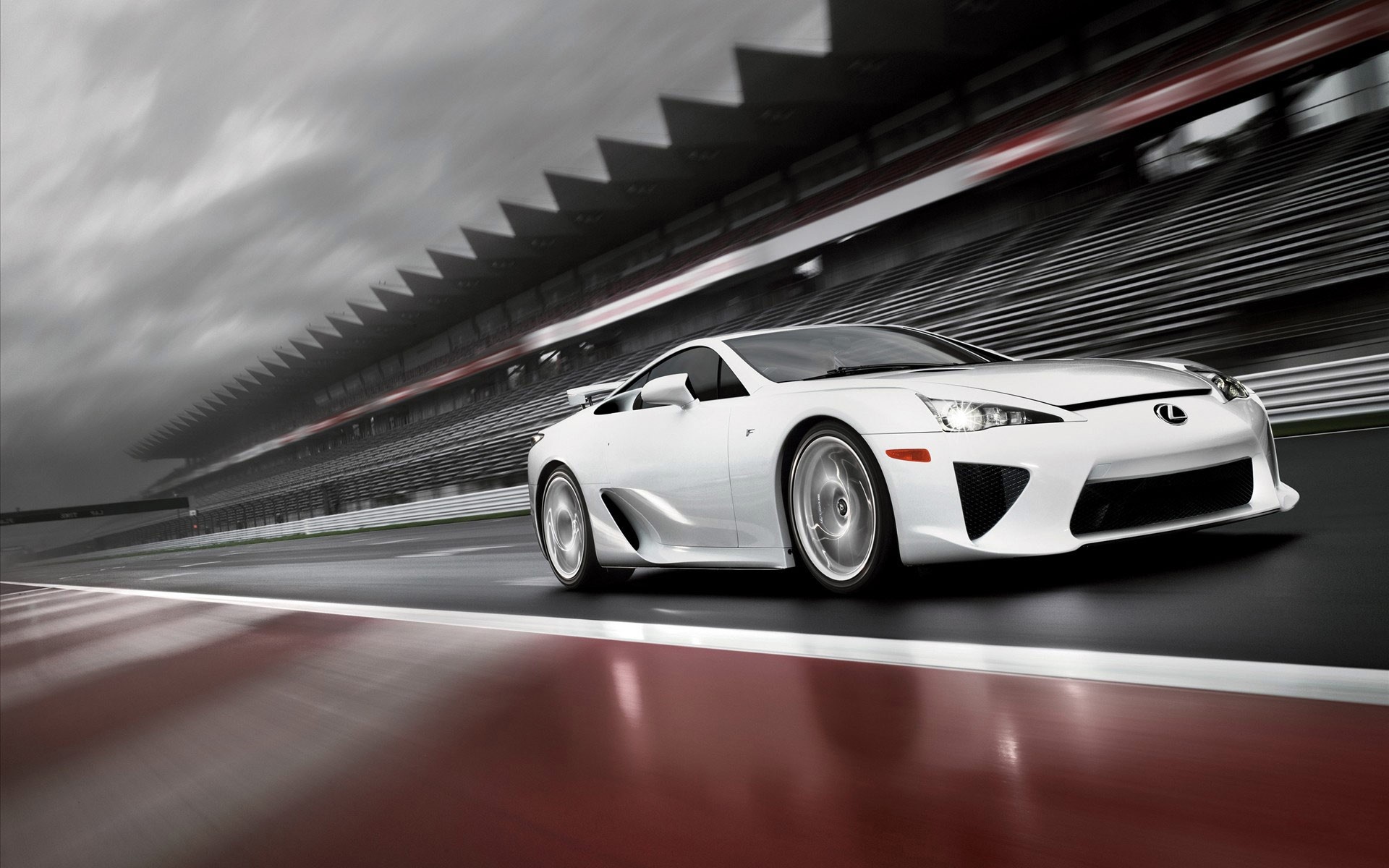 Lexus LFA на тарссу обои