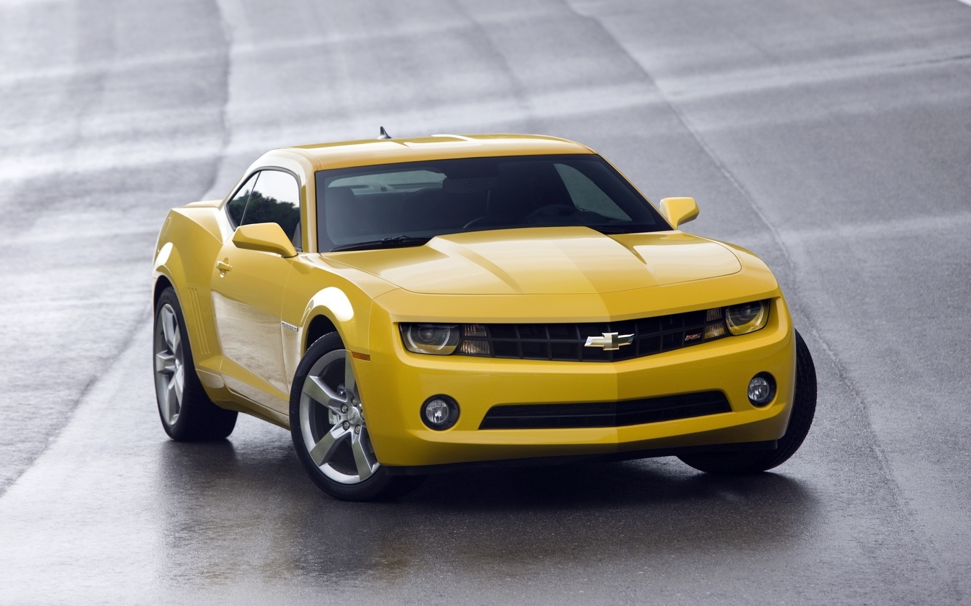 Шевроле Камаро на трассе обои