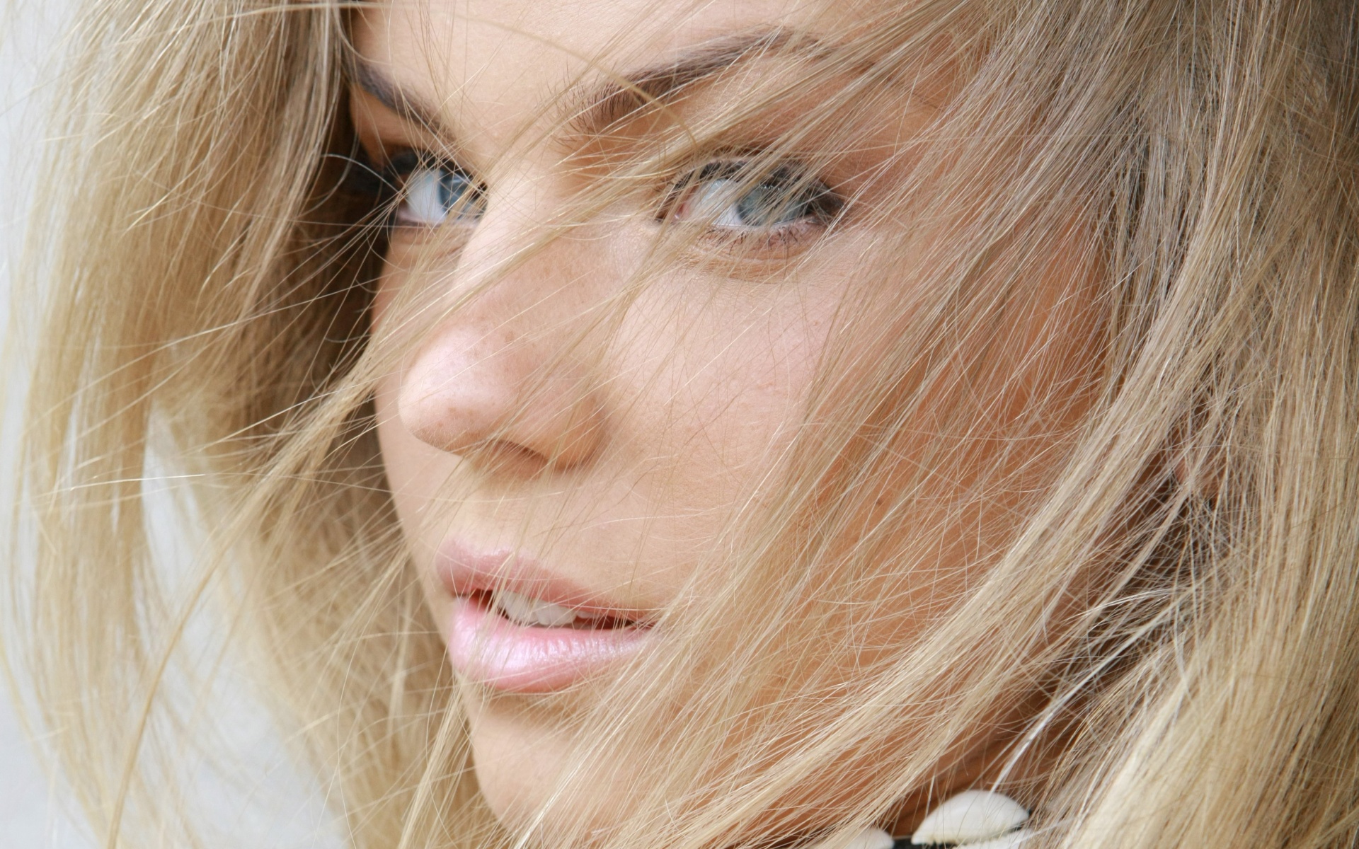 Завораживающий взгляд обои