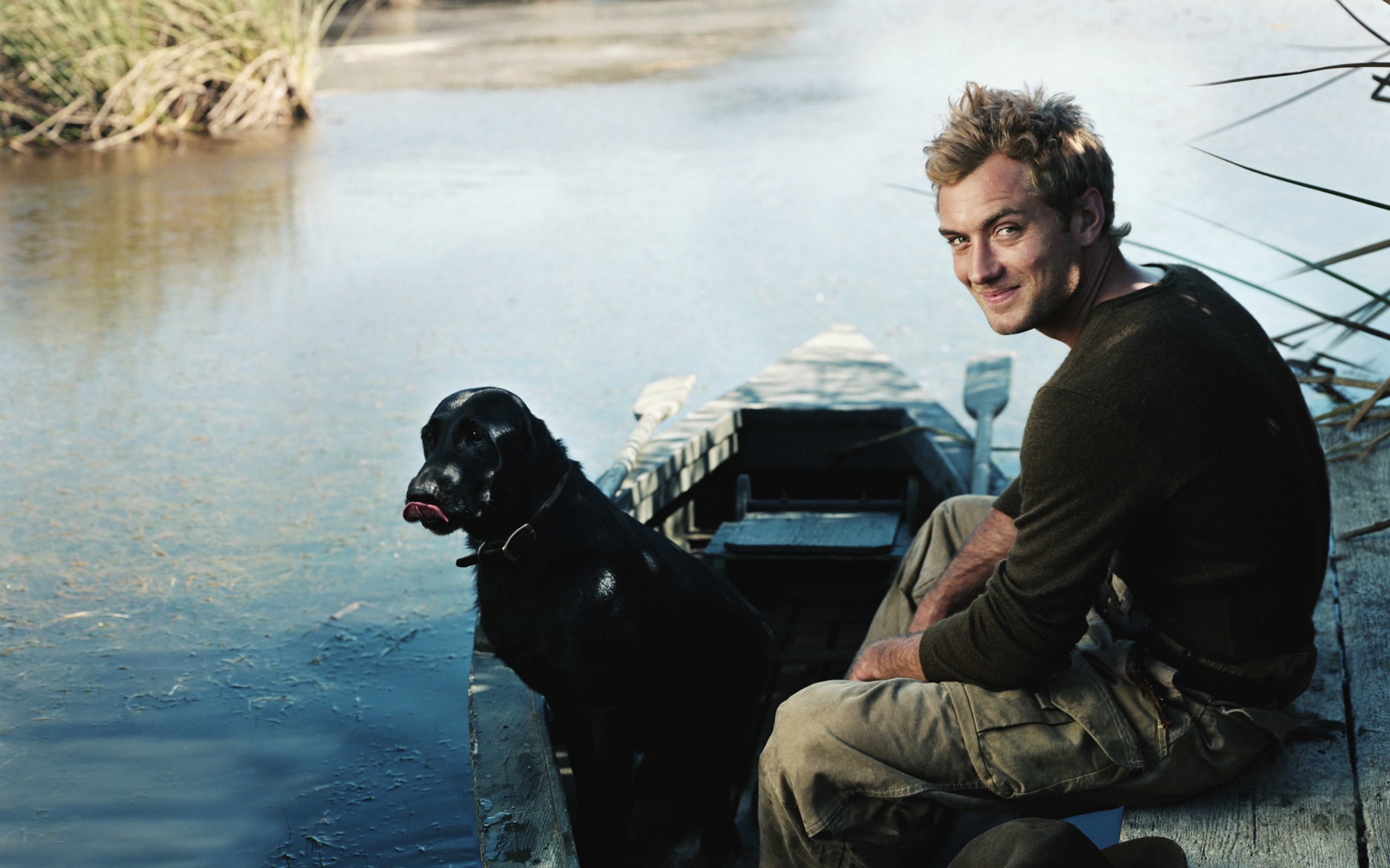 Джуд Лоу на лодке обои