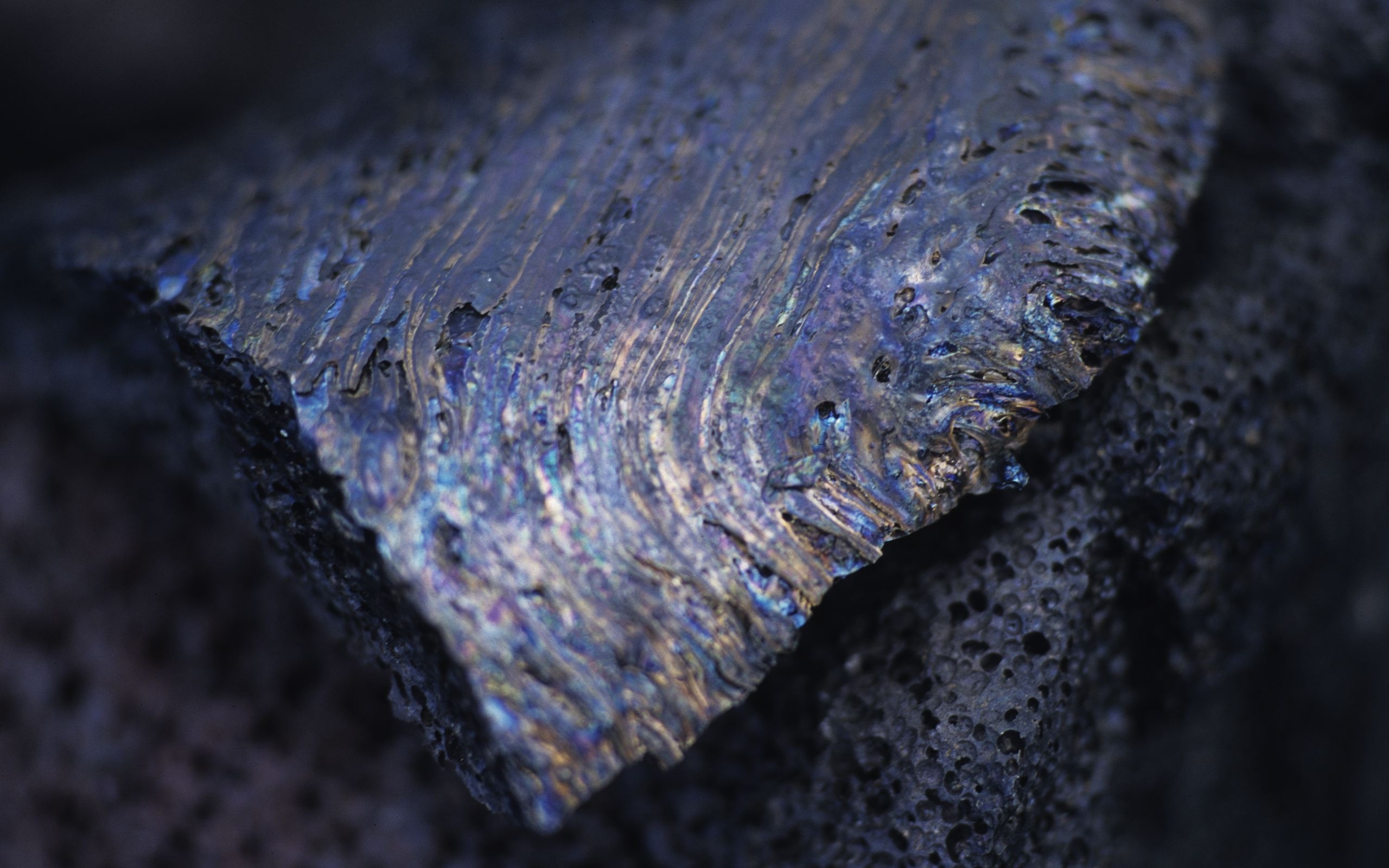 Металл с радужным отливом обои