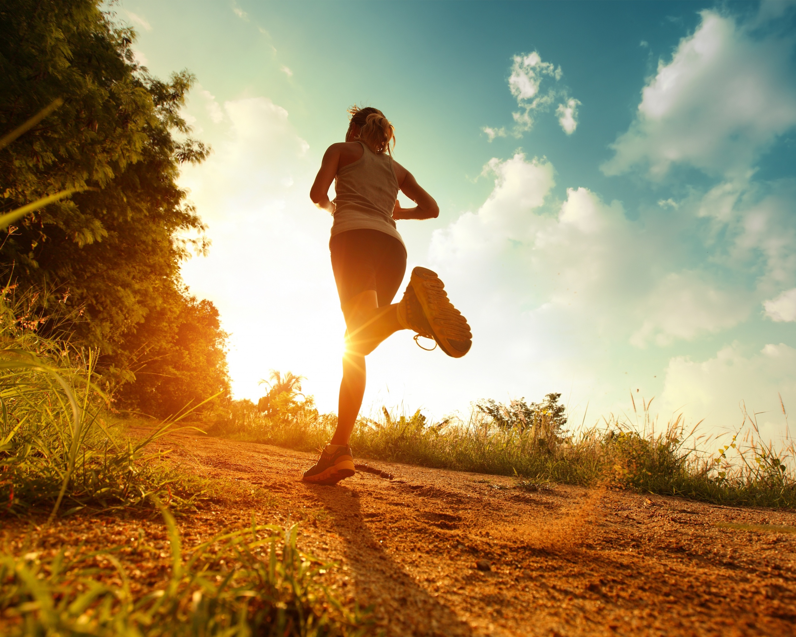 Девушка на пробежке обои