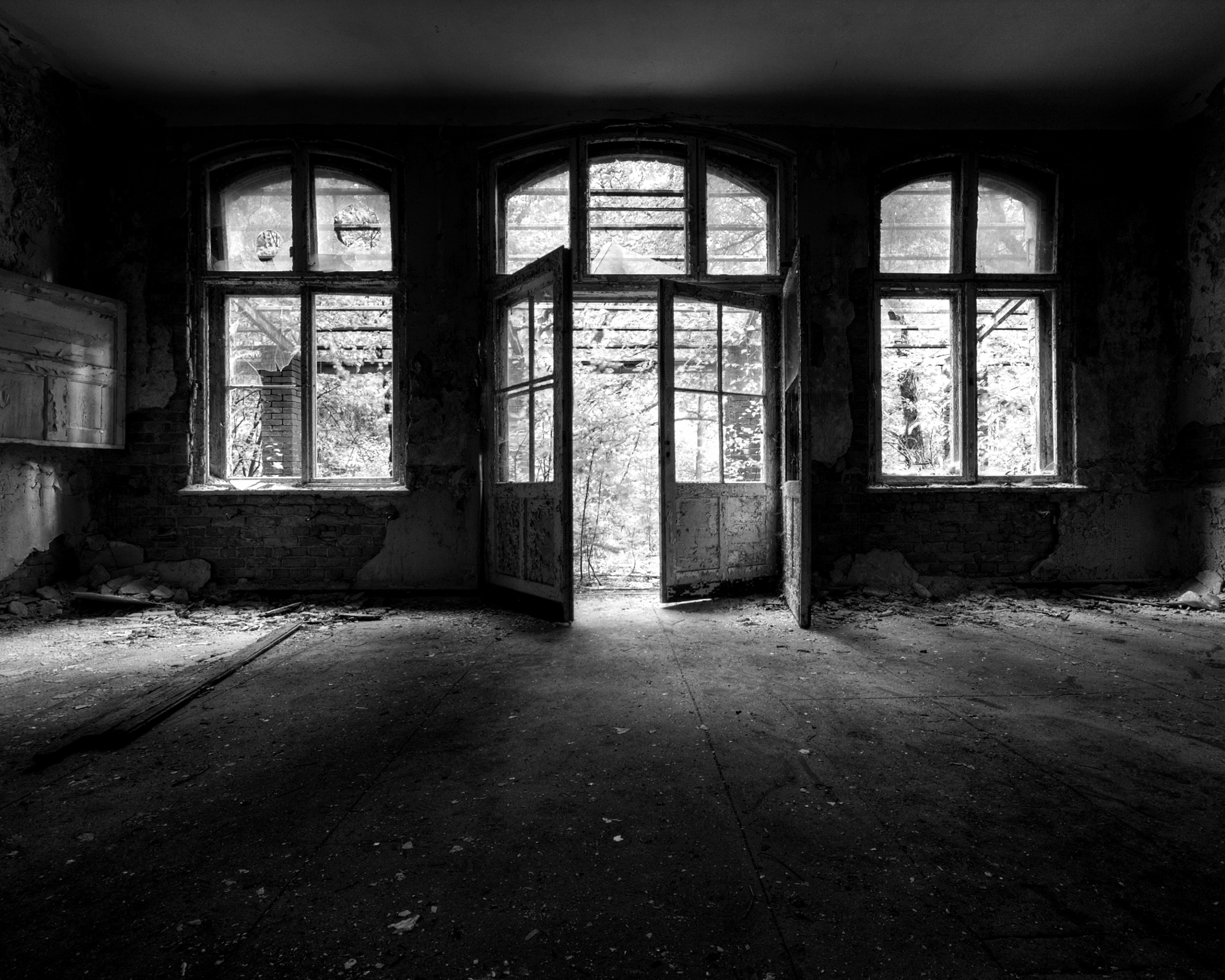 Комната в заброшенном здании обои