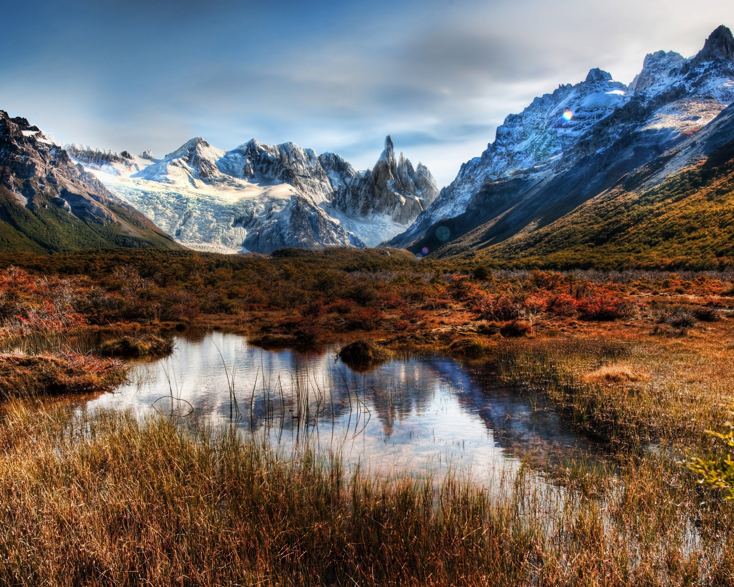 Болота на фоне гор обои