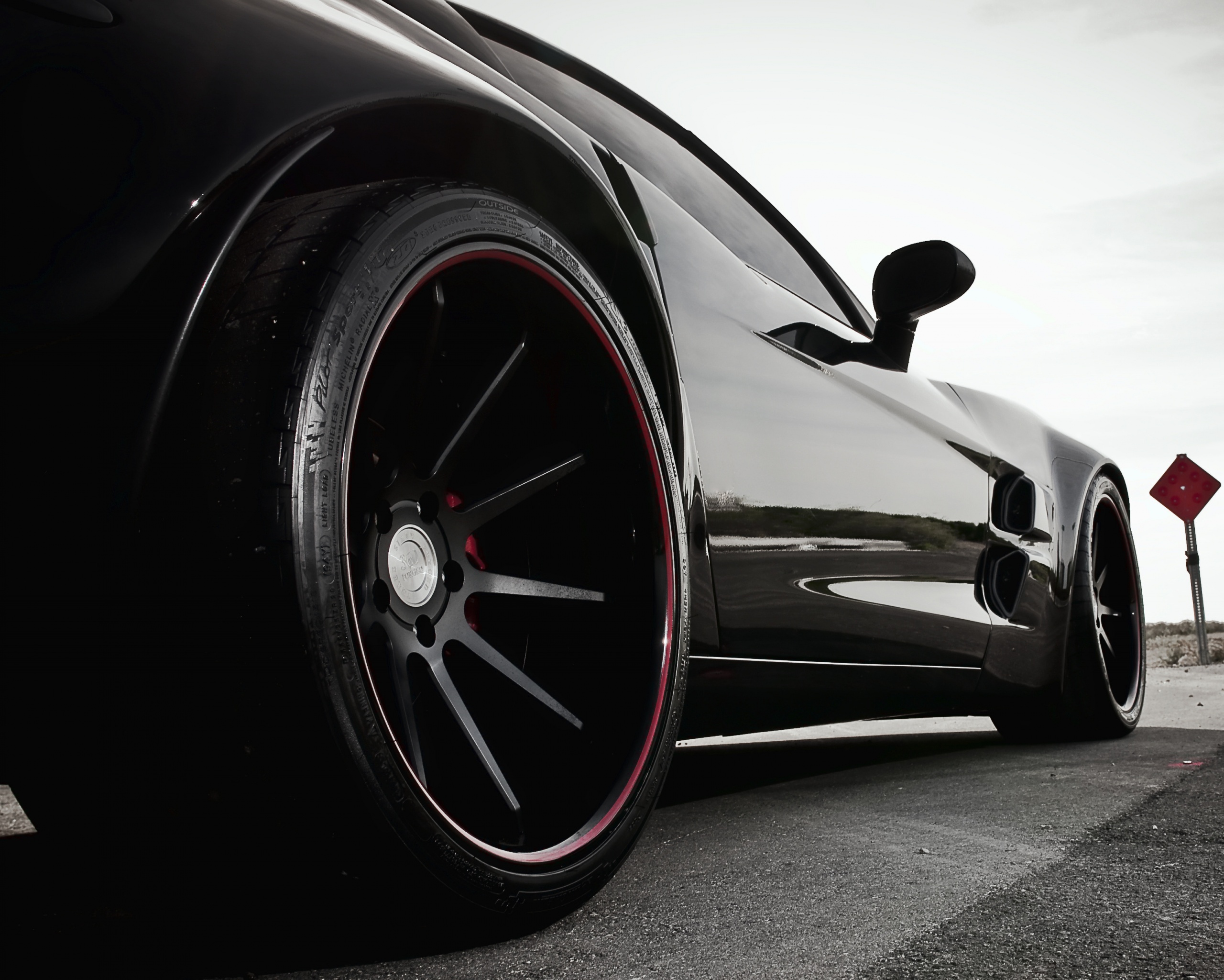 Чёрный концепт обои