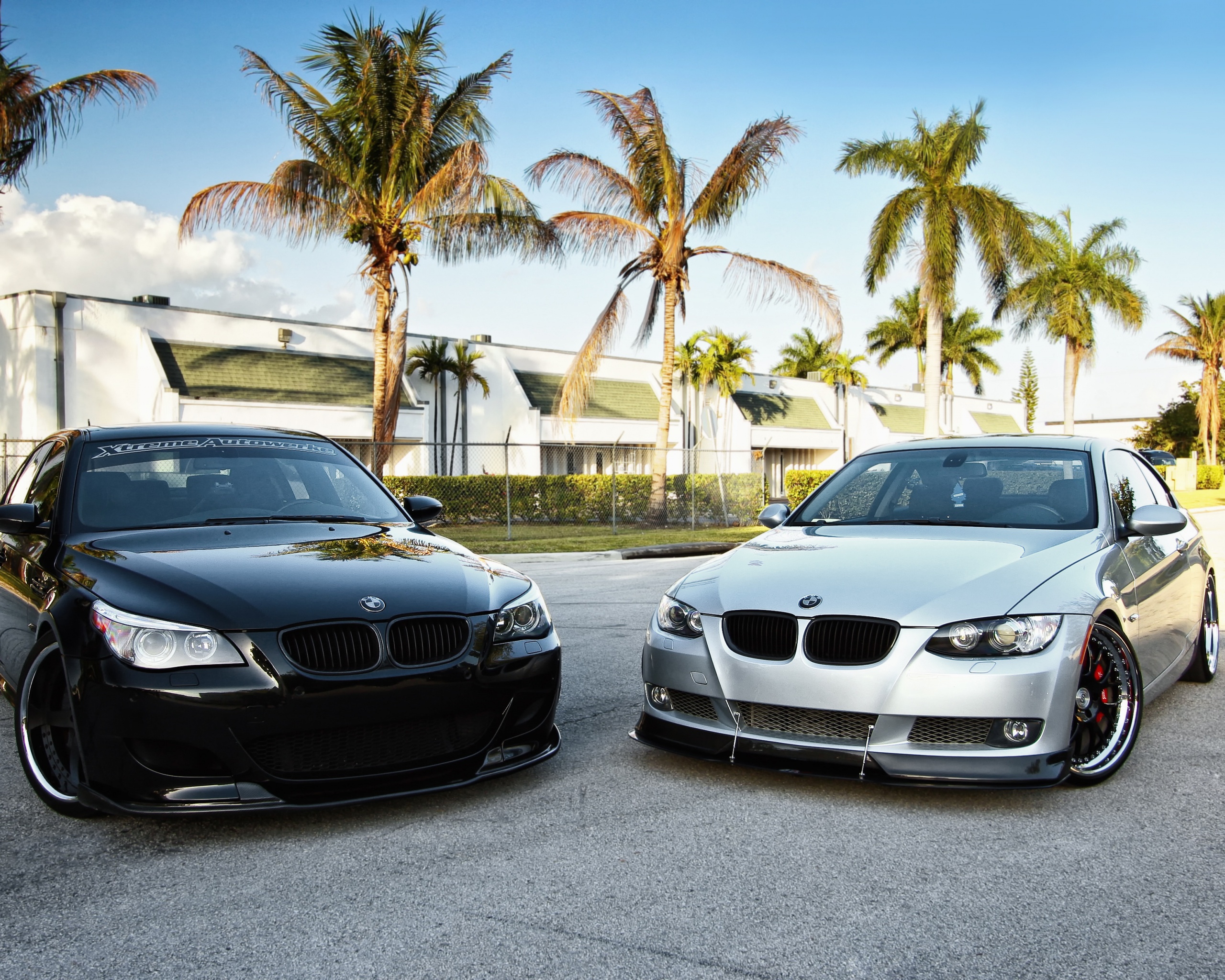 Чёрный и серебристый BMW обои