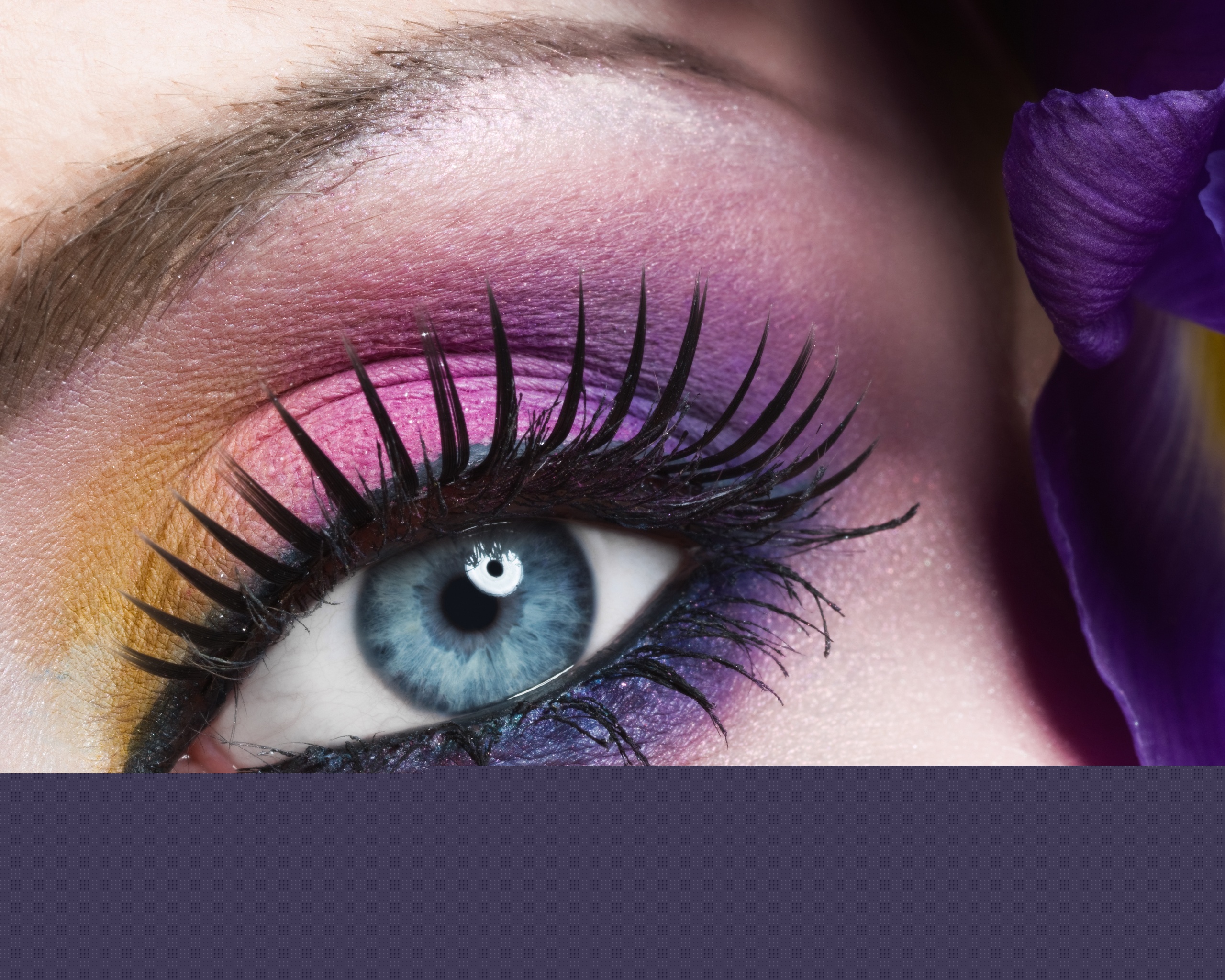 Макияж и цветок обои