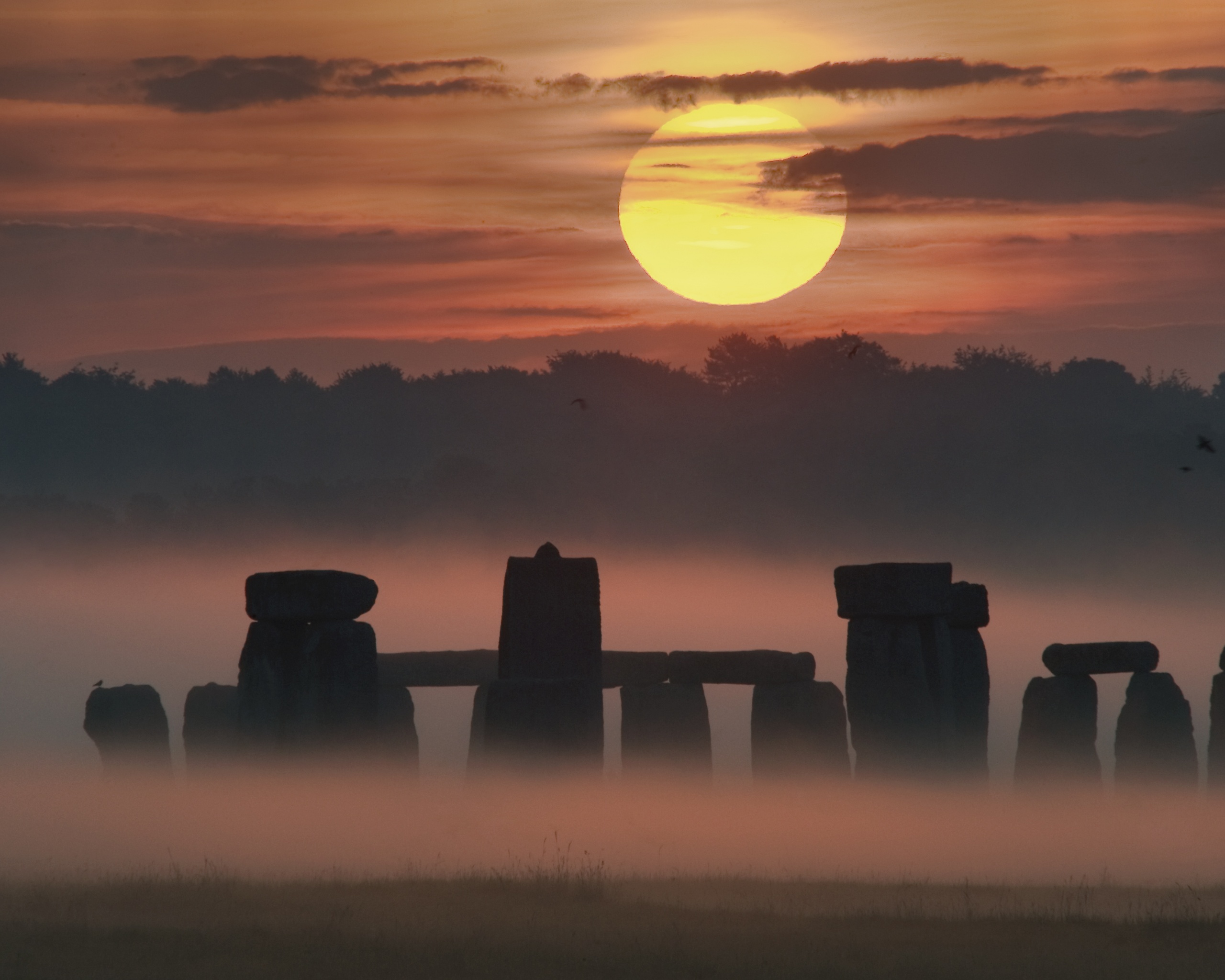 Стоунхэндж в утреннем тумане обои