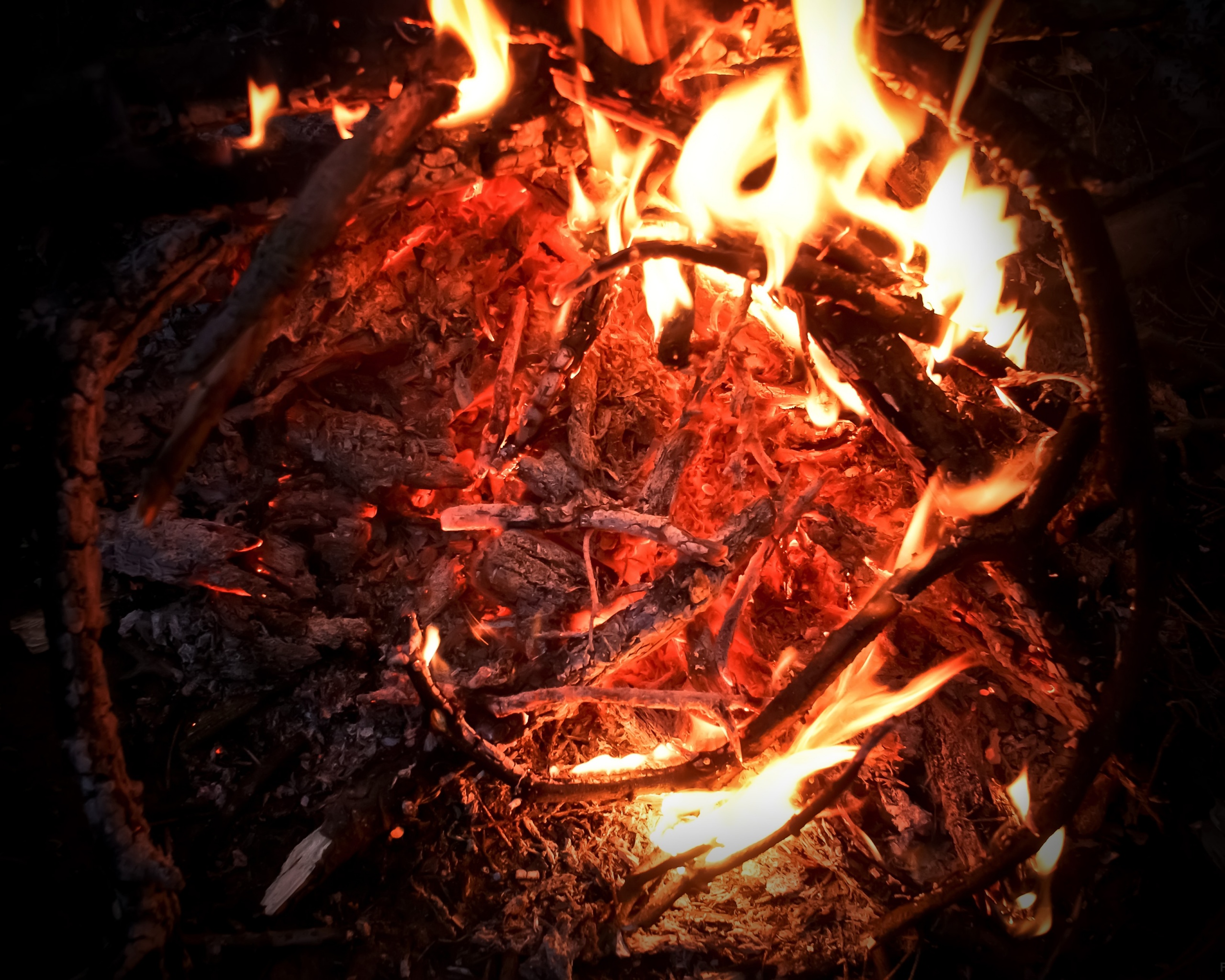 Костёр крупным планом обои