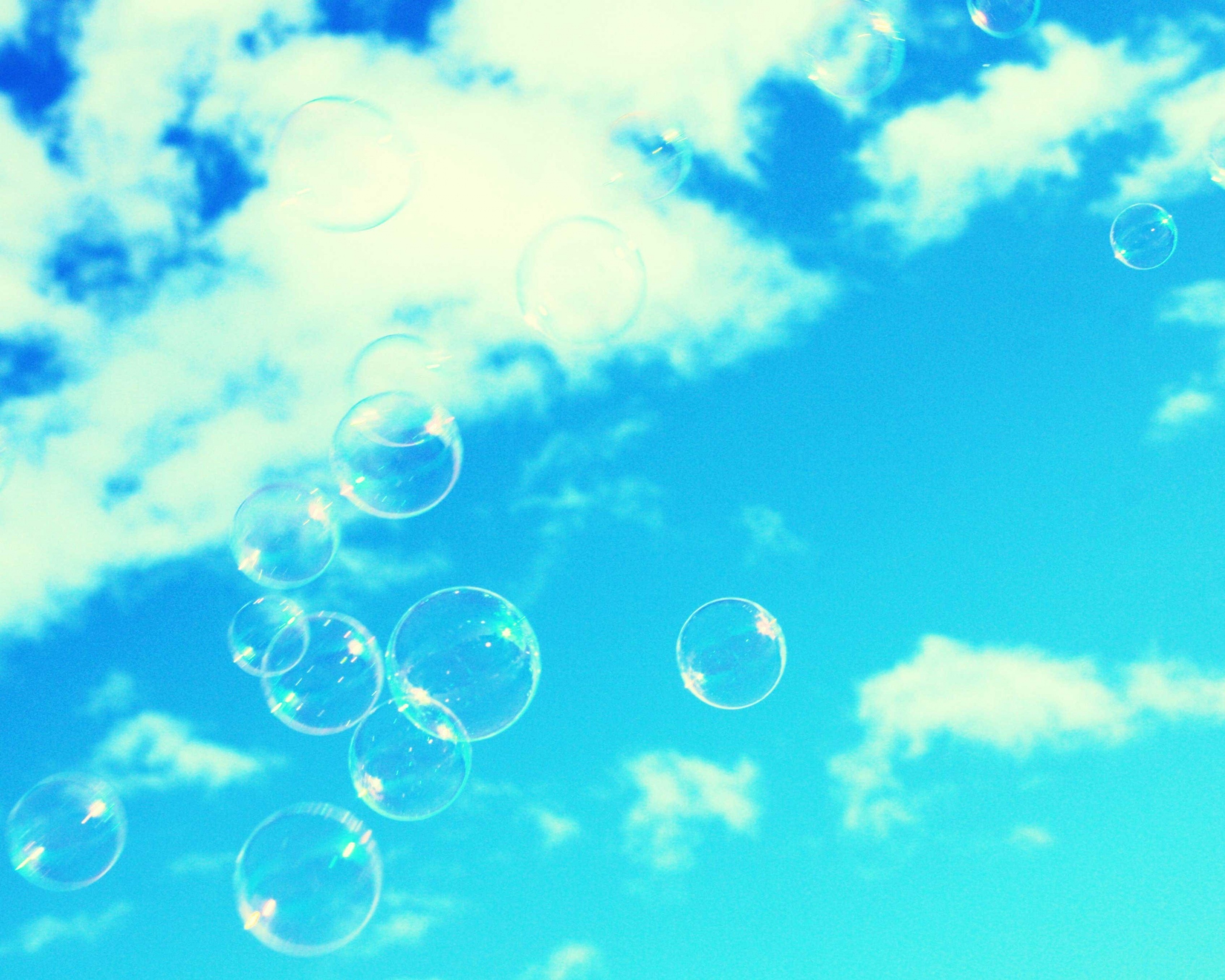 Мыльные пузыри в небе обои