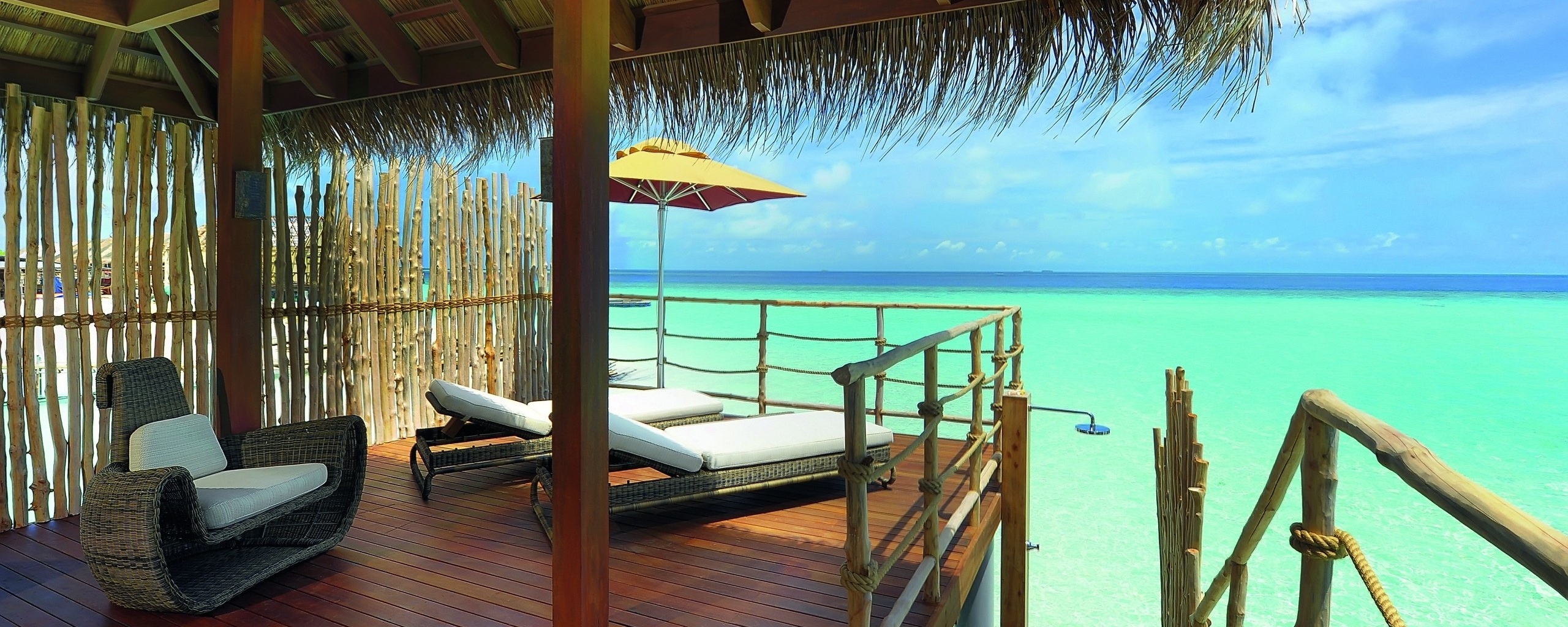 Домик на пляже обои