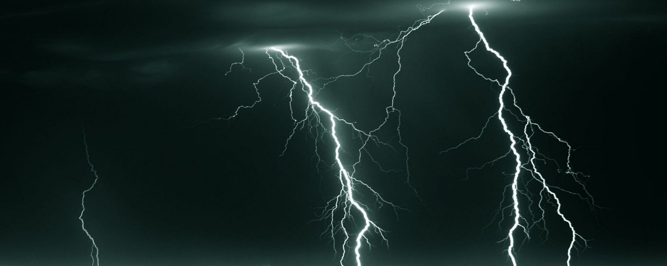 Гроза над городом обои