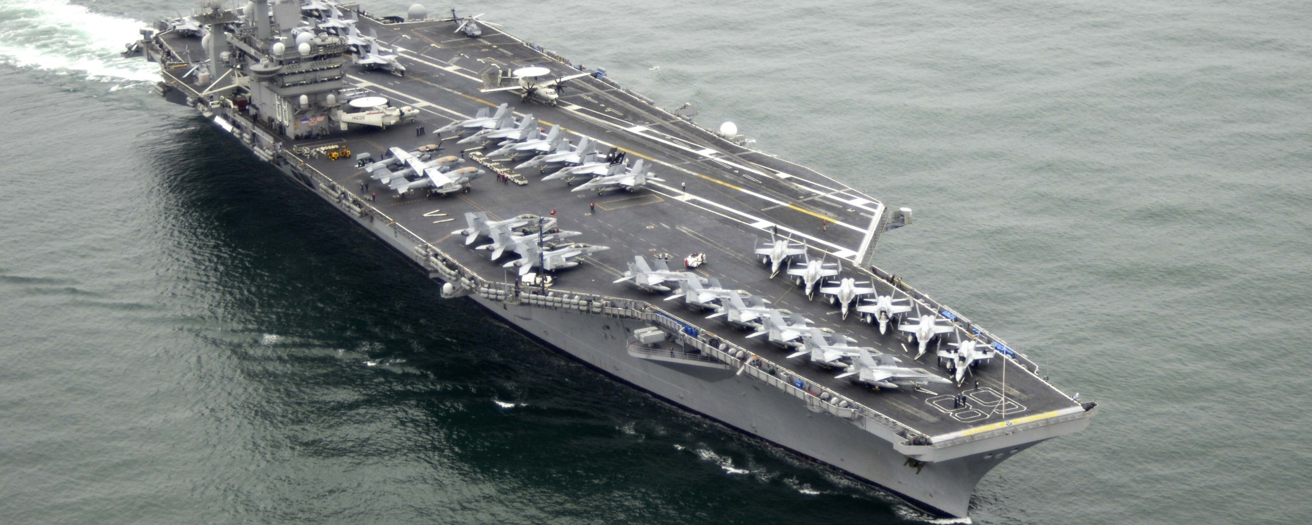 Авианосец в море обои