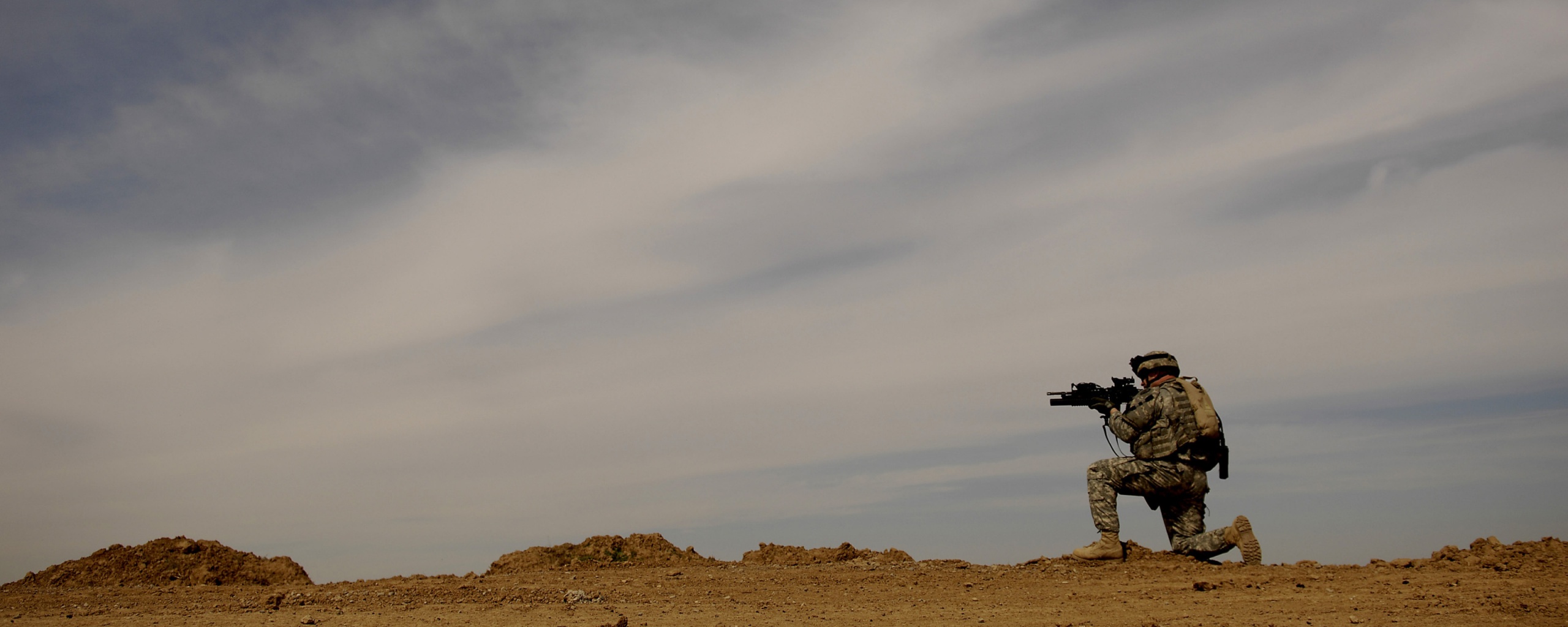 Стрельба с колена обои