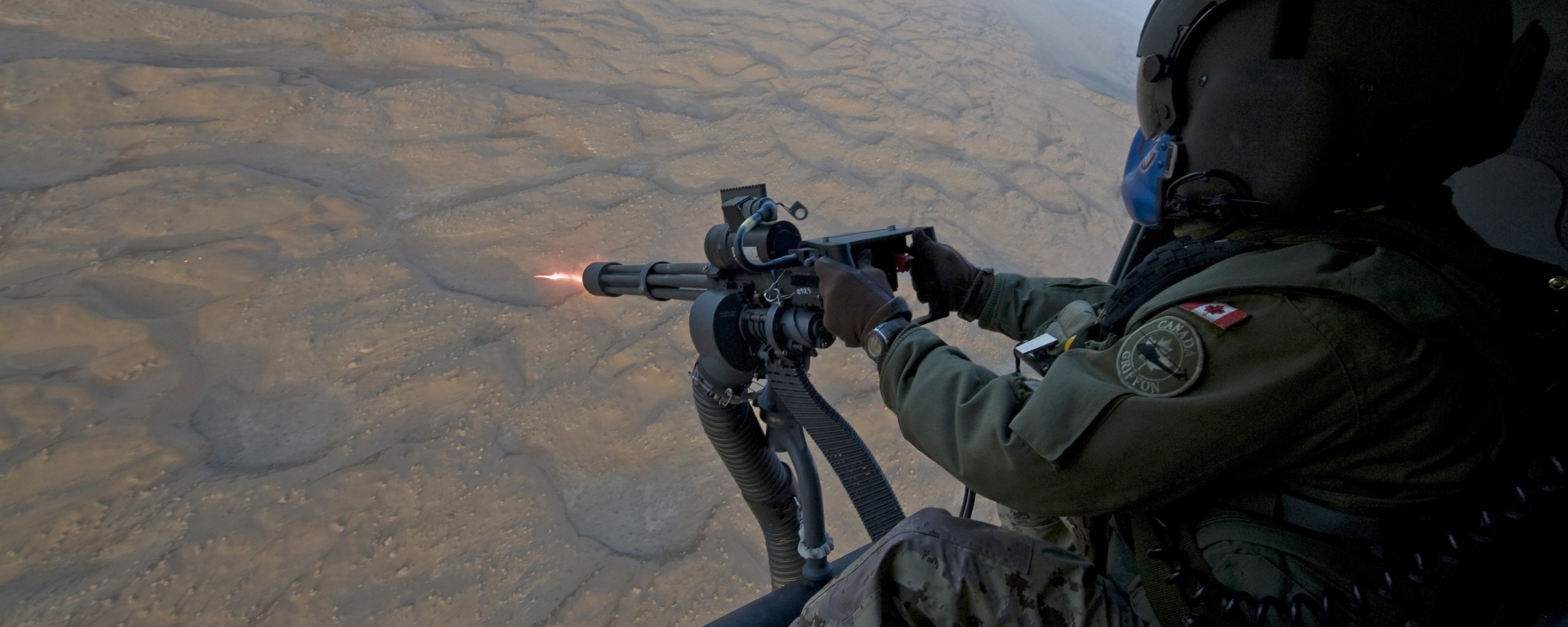 Обстрел с борта вертолета обои