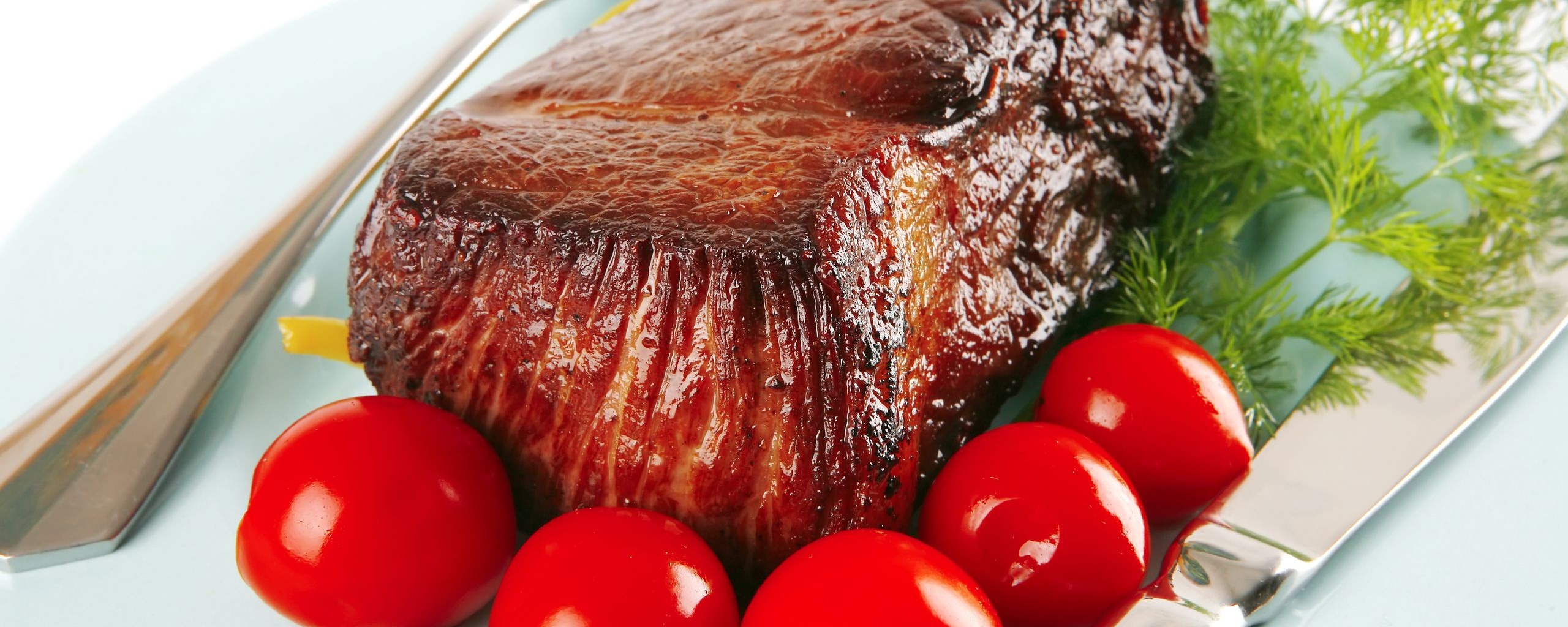 Стейк с помидорами обои