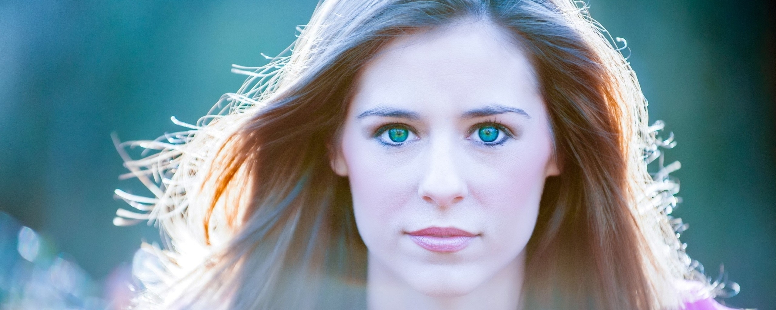 Девушка с голубыми глазами обои