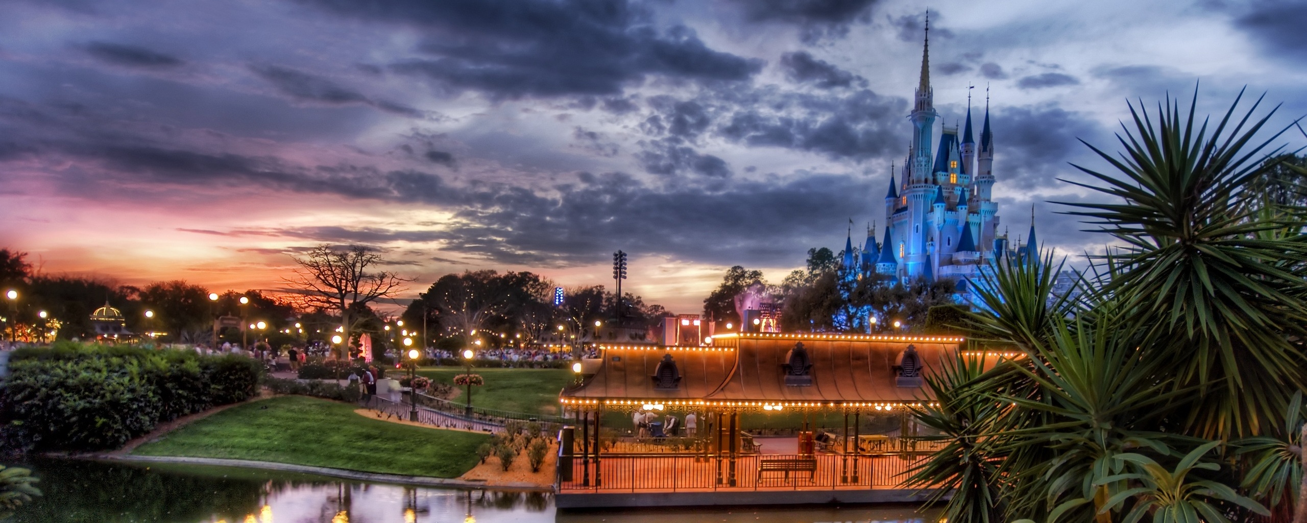 Диснеёленд вечером обои