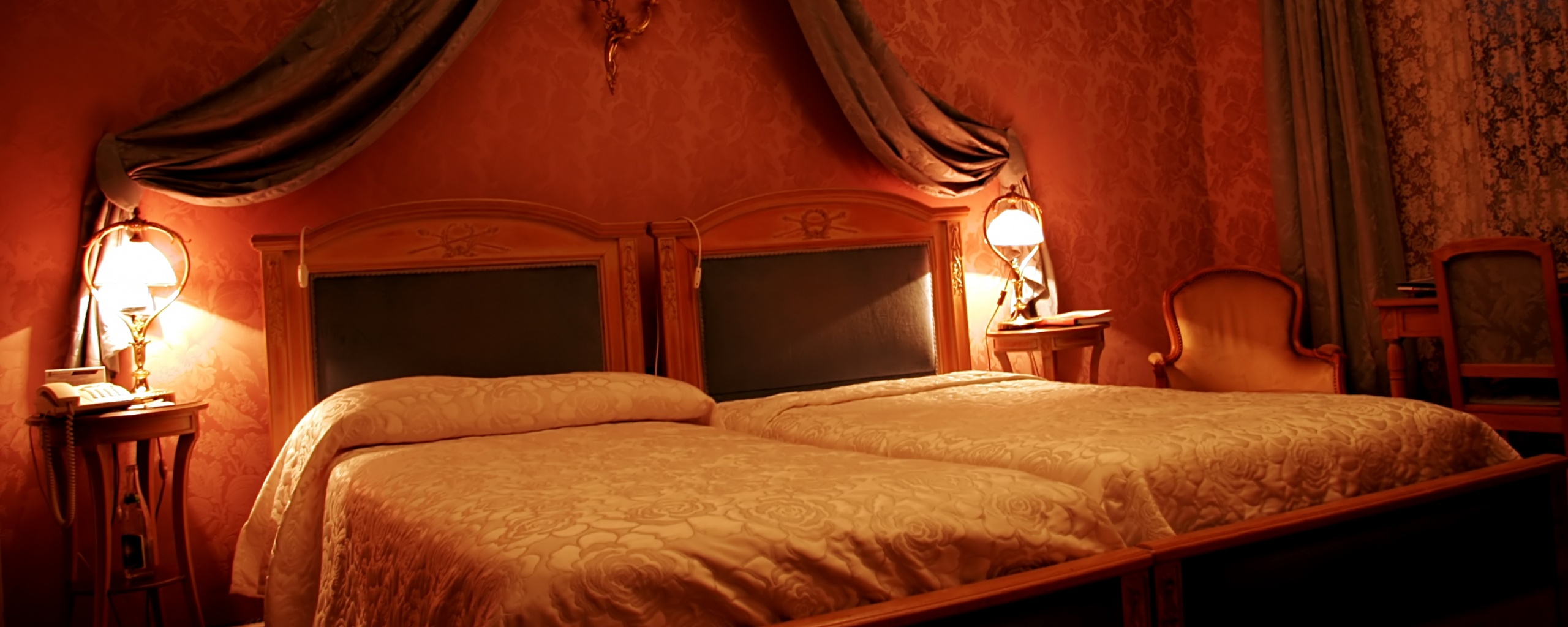 Спальня обои