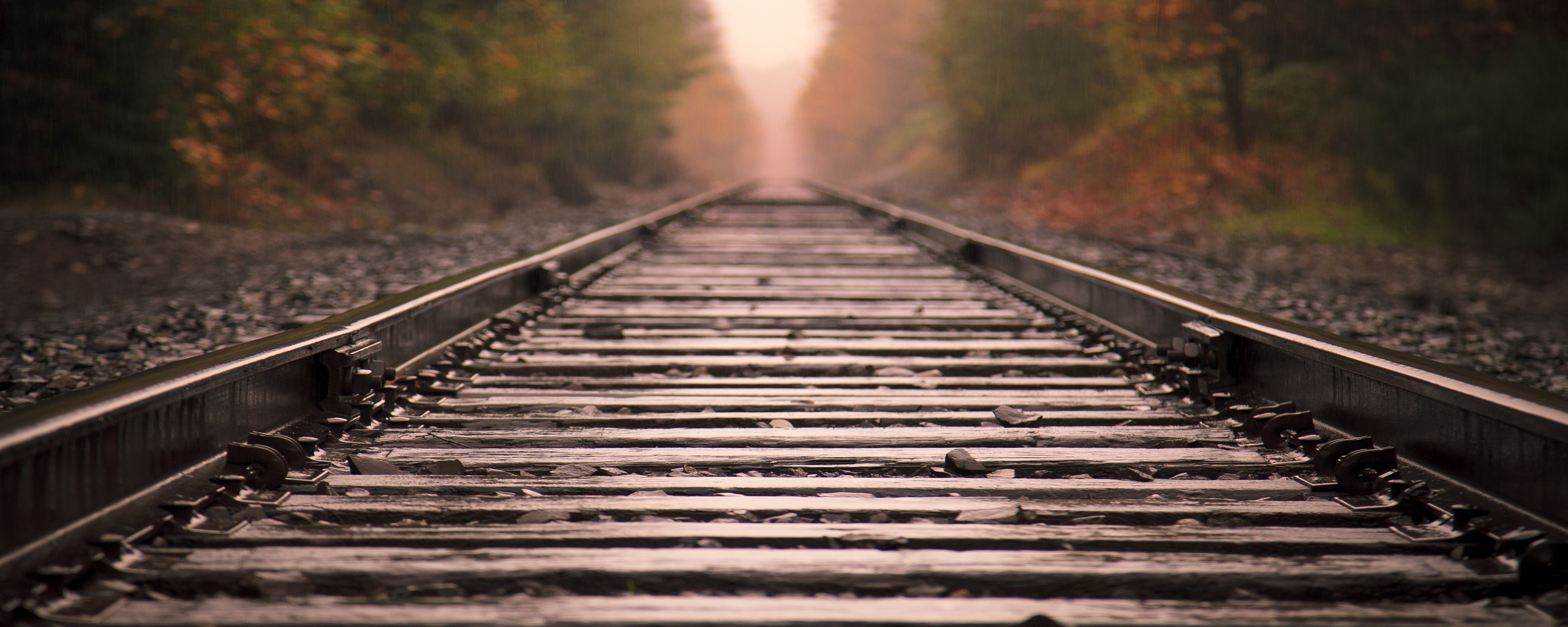 Железная дорога после дождя обои