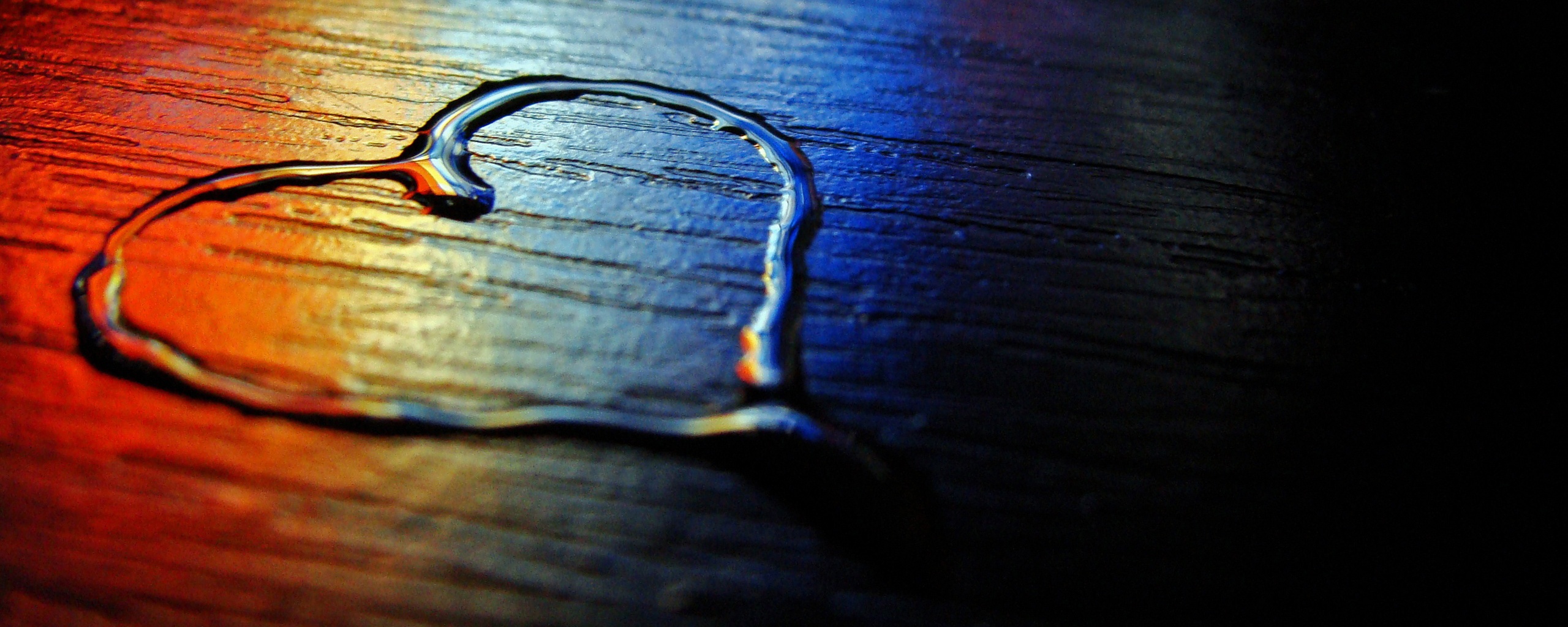 Сердечко из воды обои