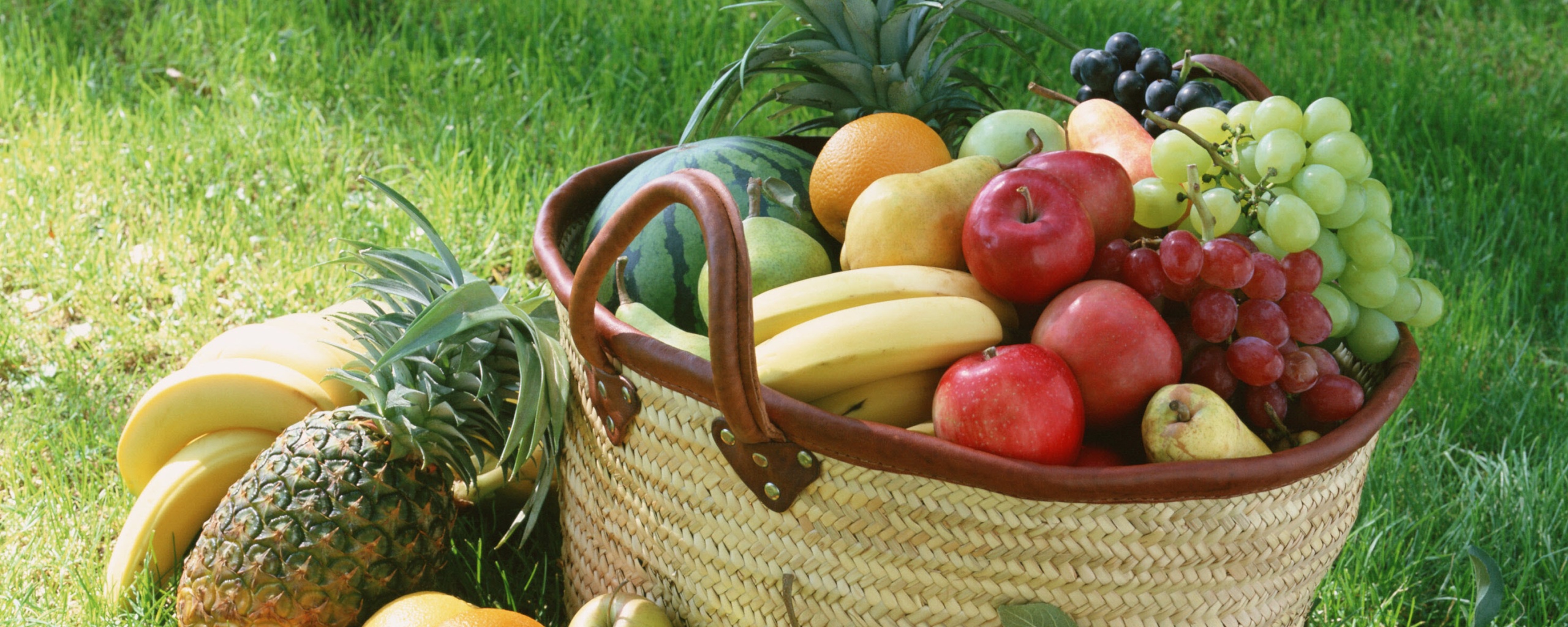 Корзина с фруктами обои