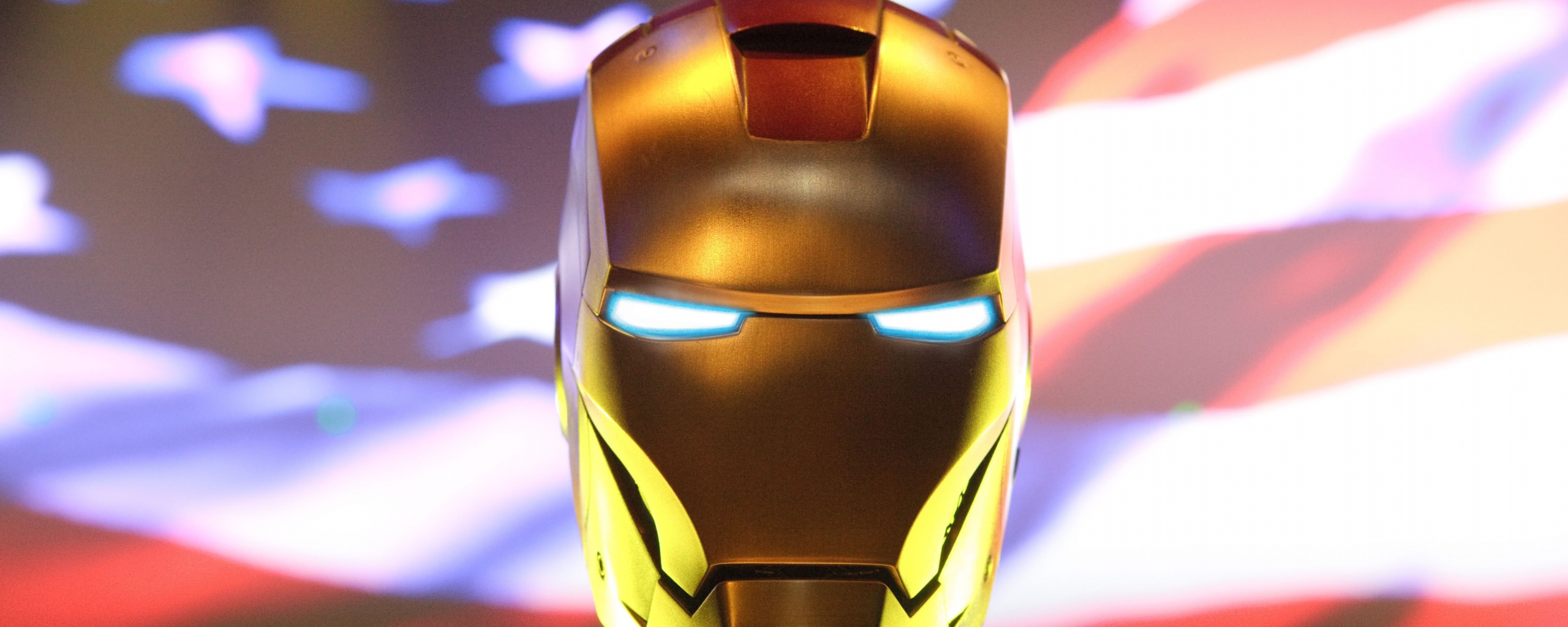 Железный человек на фоне американского флага обои