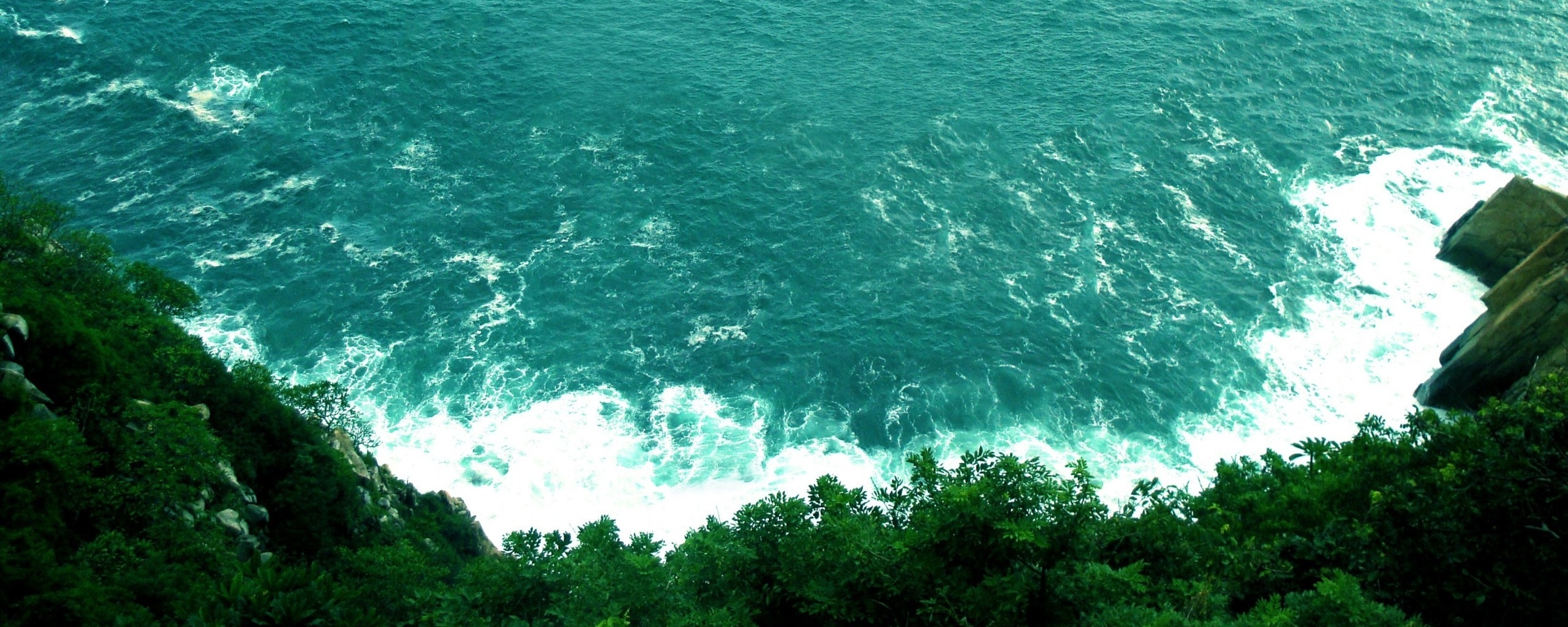 Утёс у красивого моря обои