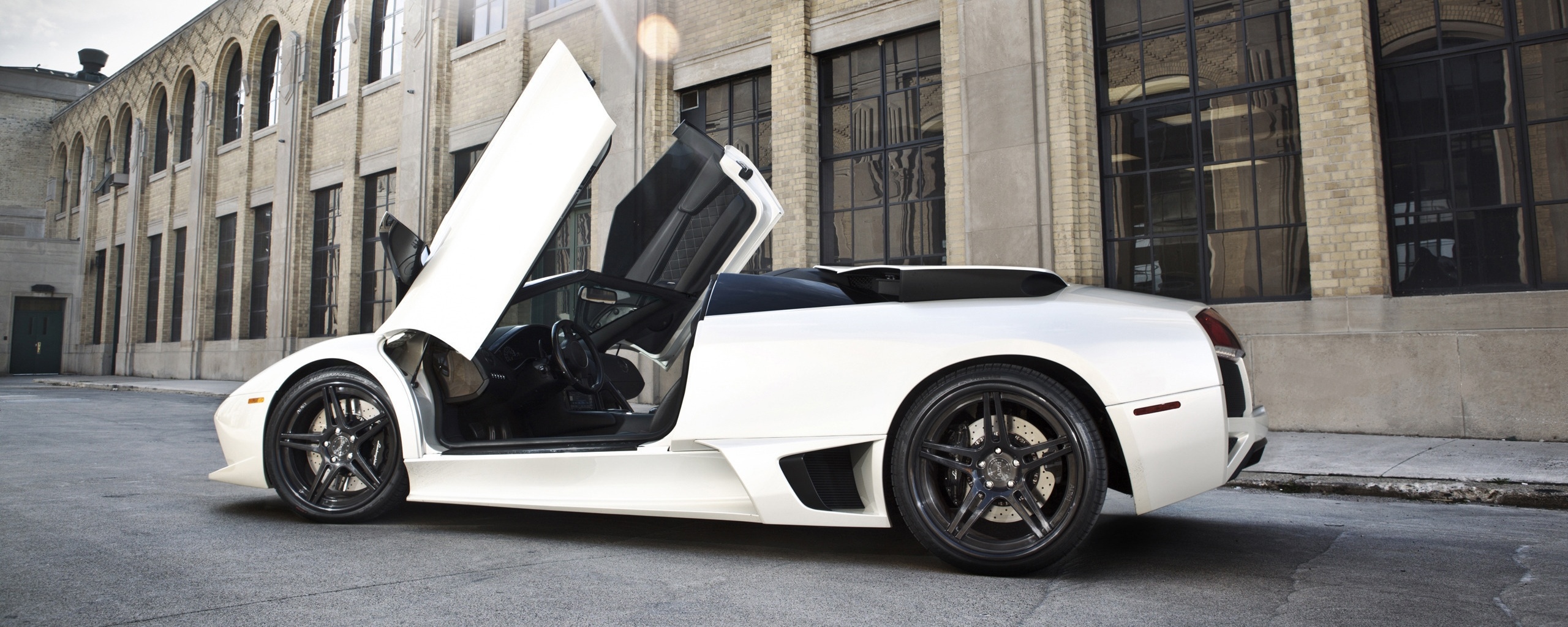 Белая Ламборгини Мурсьелаго обои