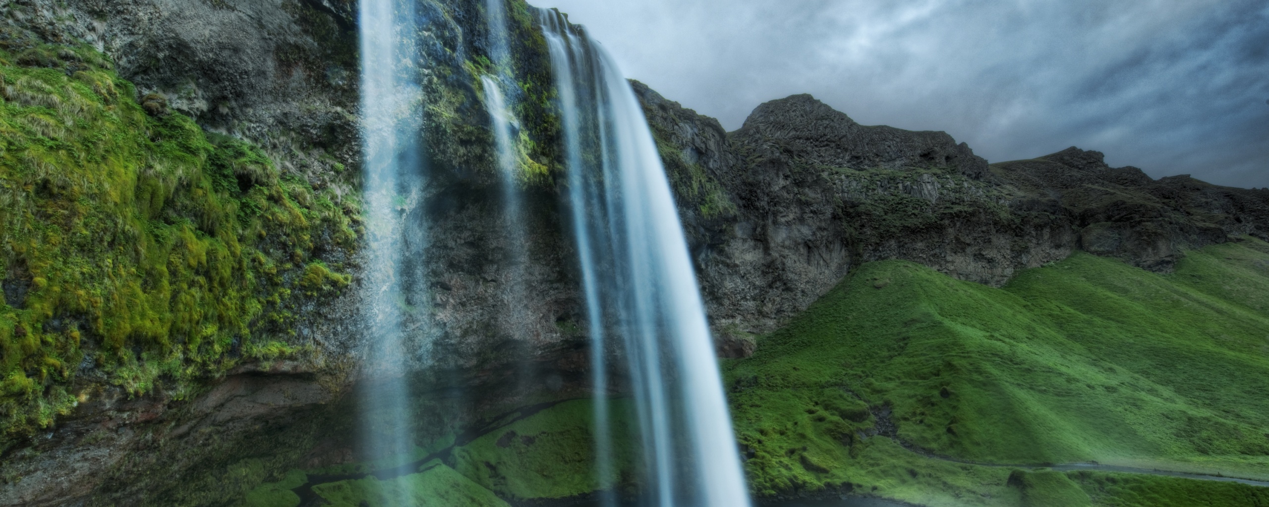 Нарисованный водопад обои