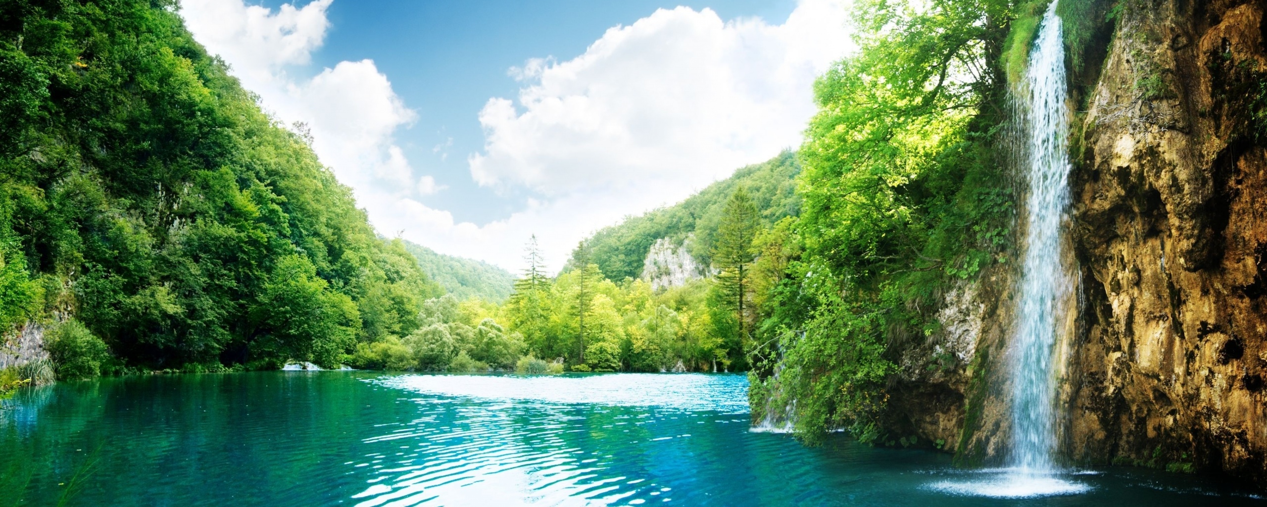 Водопад у реки обои